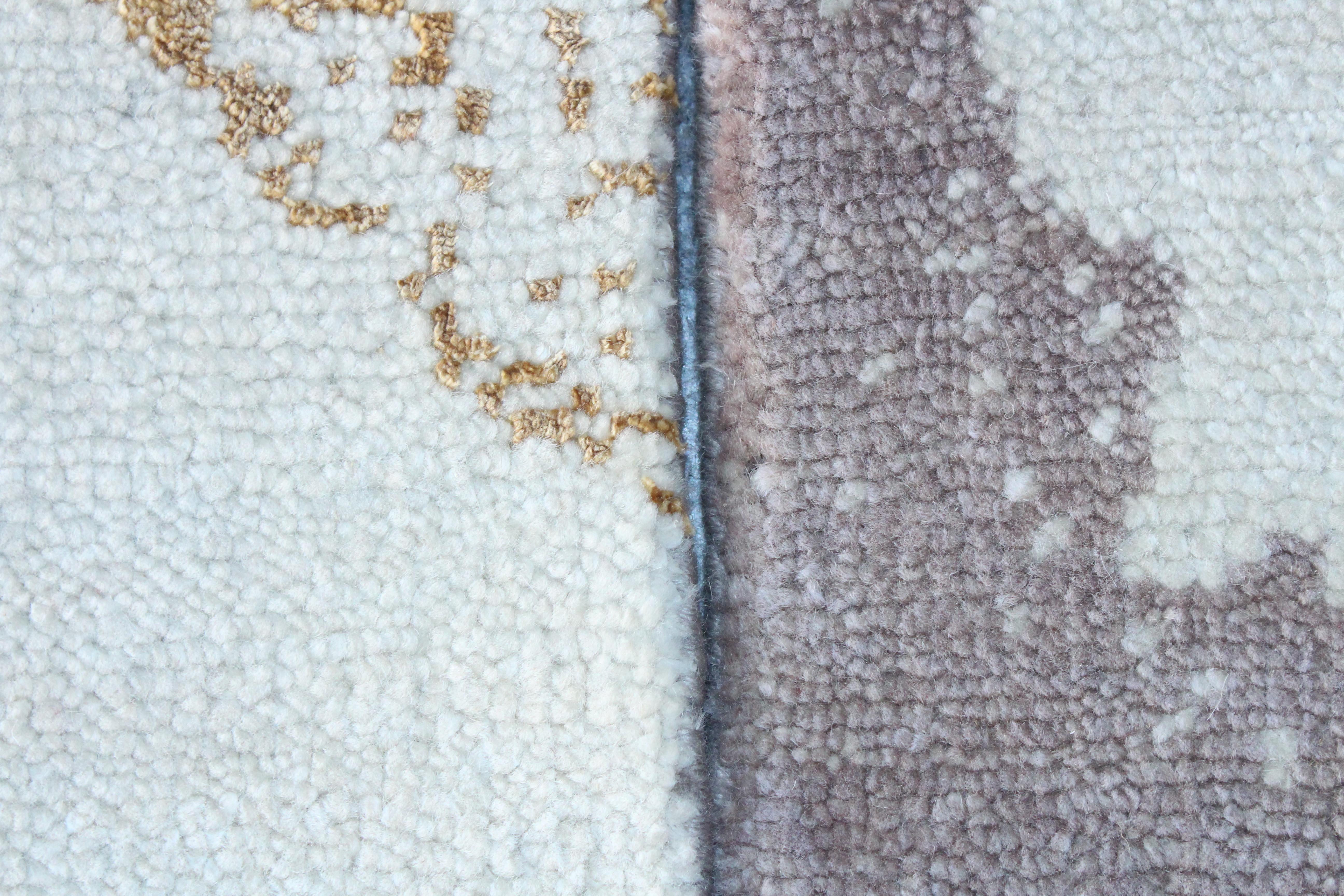 Japanischer Shodo-Design-Teppich, handgeknüpft in Rot, Taupe, Beige und Gold im Zustand „Neu“ im Angebot in New York, NY
