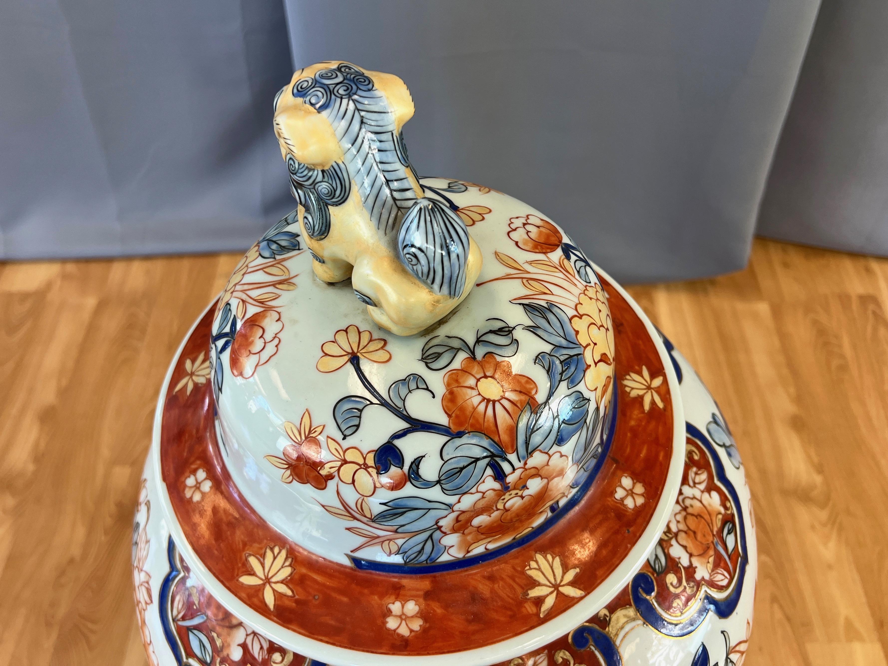 Japanese Shōwa Era Imari Extra-Large Lidded Temple Jar on Wood Stand, c. 1940 For Sale 7