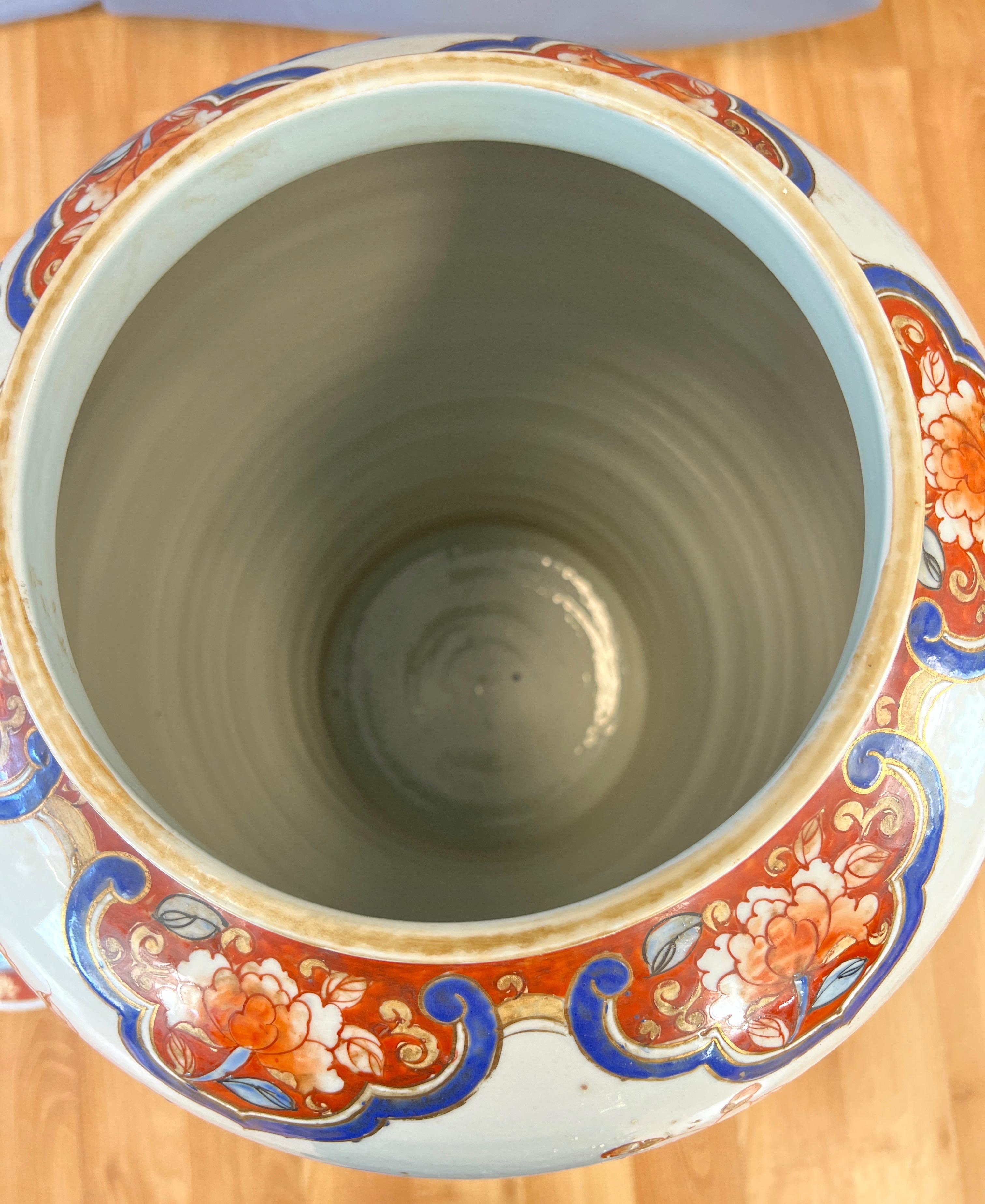Japanese Shōwa Era Imari Extra-Large Lidded Temple Jar on Wood Stand, c. 1940 For Sale 10