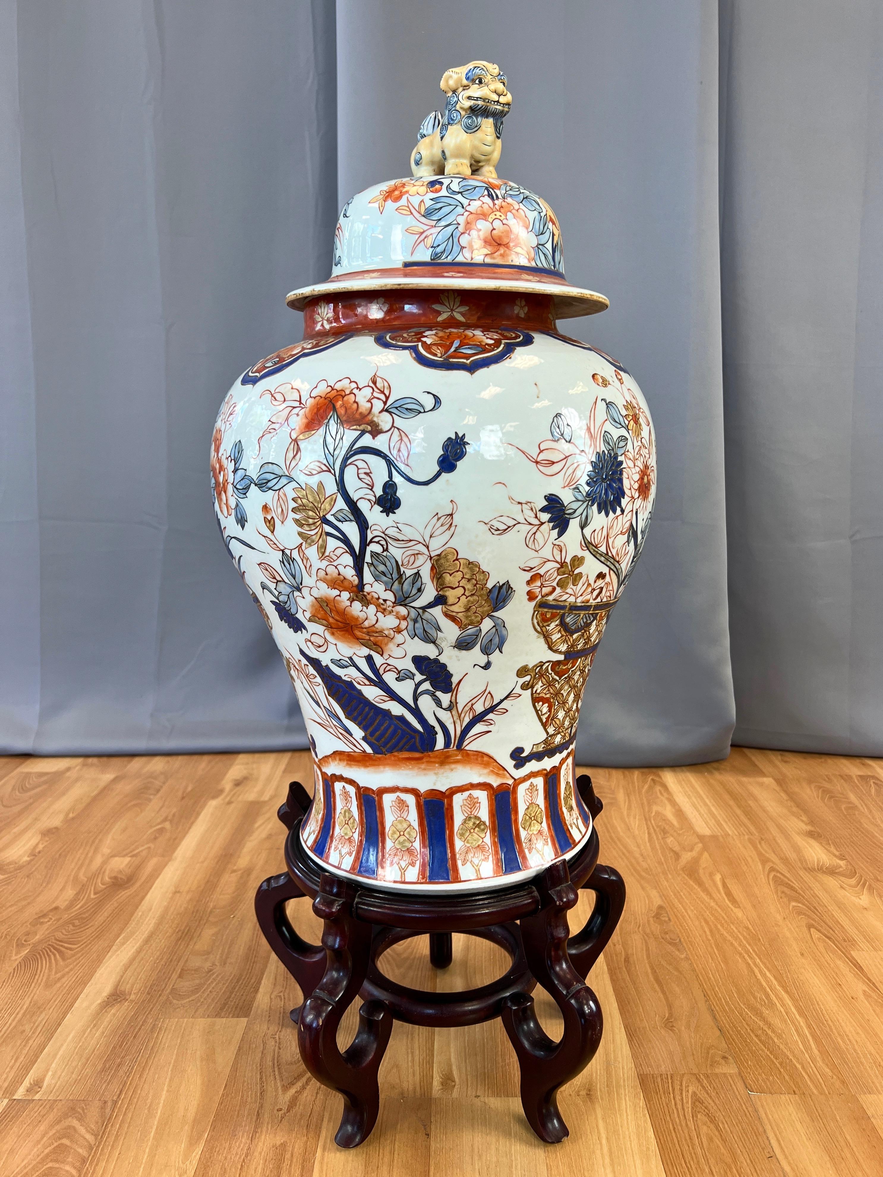 Japanese Shōwa Era Imari Extra-Large Lidded Temple Jar on Wood Stand, c. 1940 For Sale 1