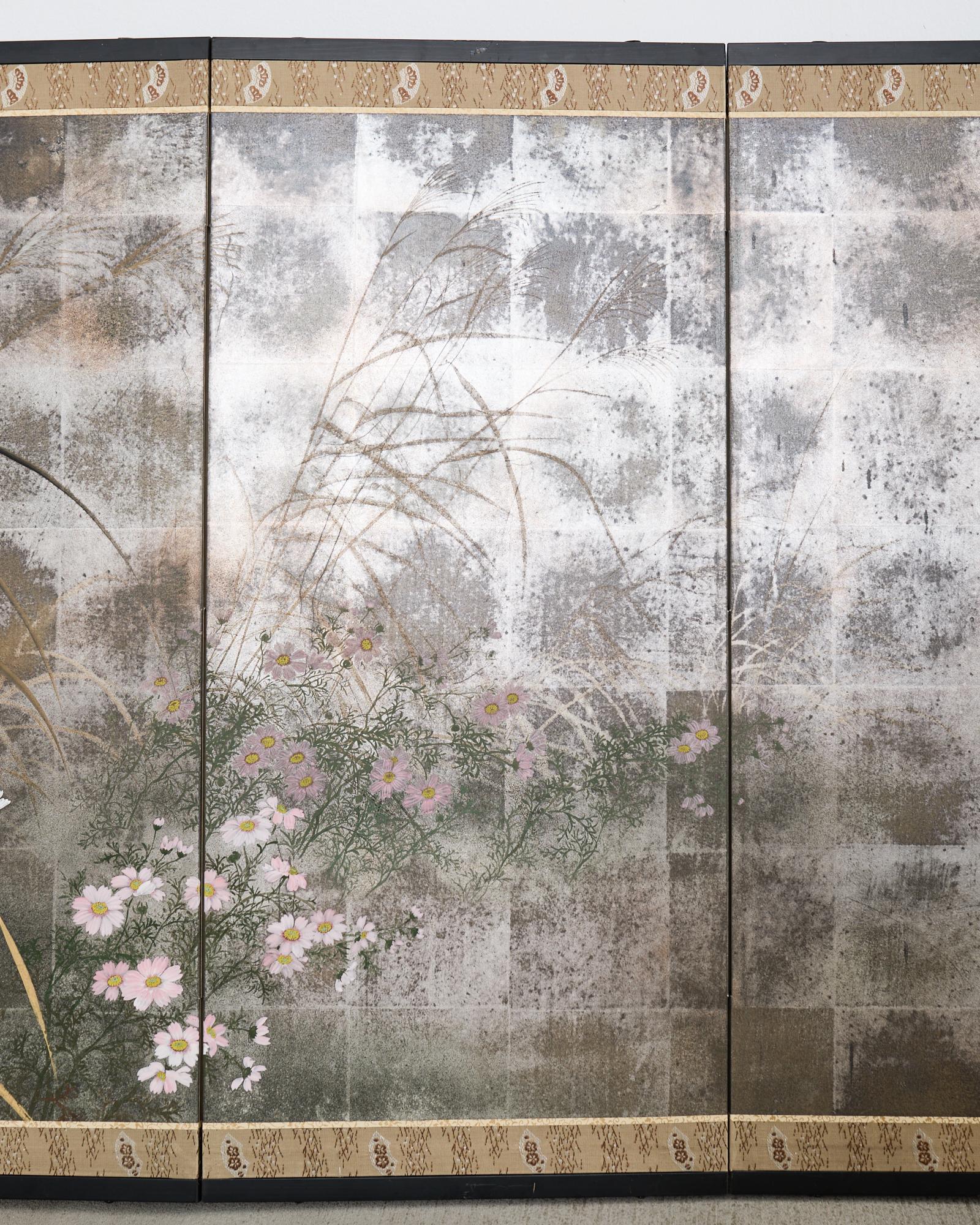 Biombo Japonés Showa de Cuatro Paneles Flores y Hierbas de Otoño siglo XX en venta