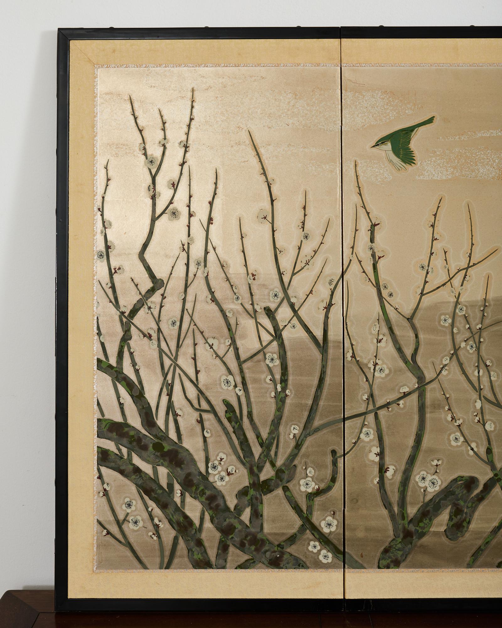 Biombo japonés Showa de cuatro paneles Prunus con pájaros cantores Japonés en venta