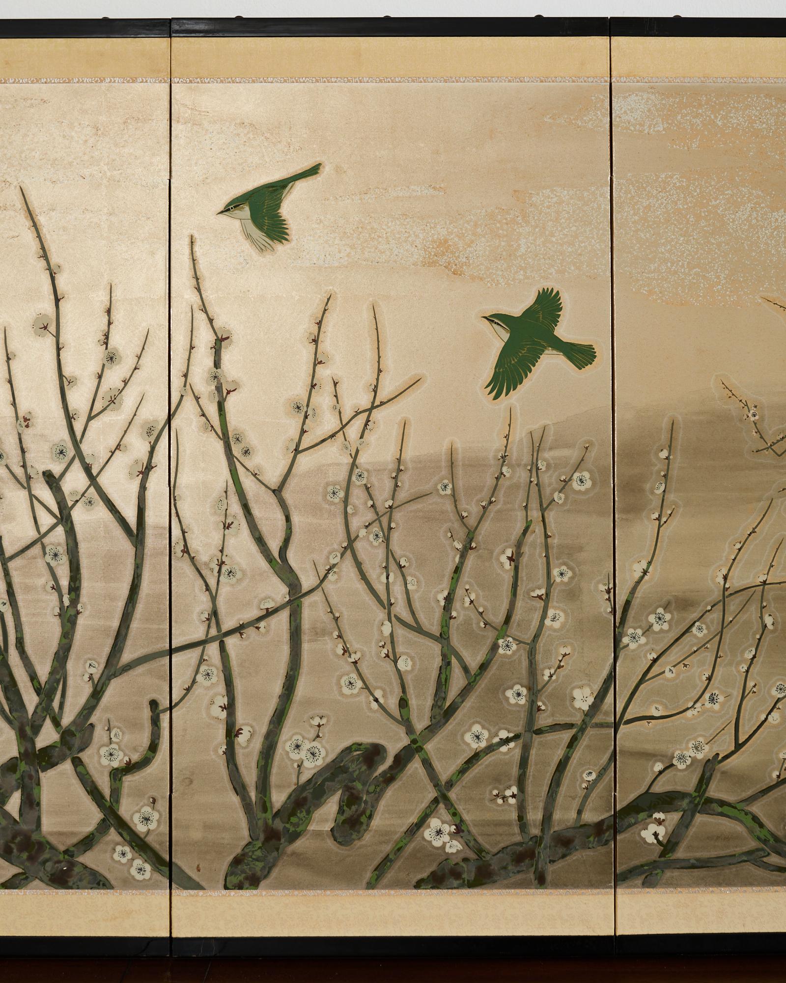 Biombo japonés Showa de cuatro paneles Prunus con pájaros cantores Hecho a mano en venta