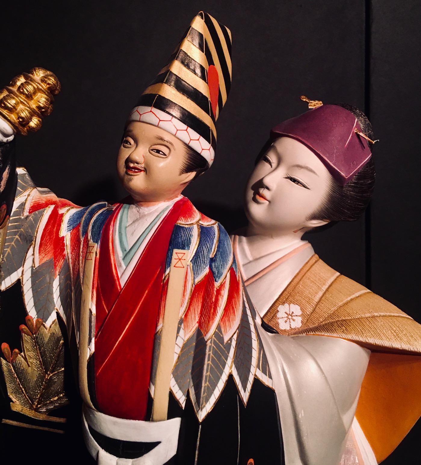 Japanese Showa period Hakata doll of a male puppeteer, entertaining the imperial household with his Sambaso puppet. Crafted in the finest Hakata studio, the figure is a masterpiece made for exhibition.

The Hakata doll’s porcelain skin is synonymous