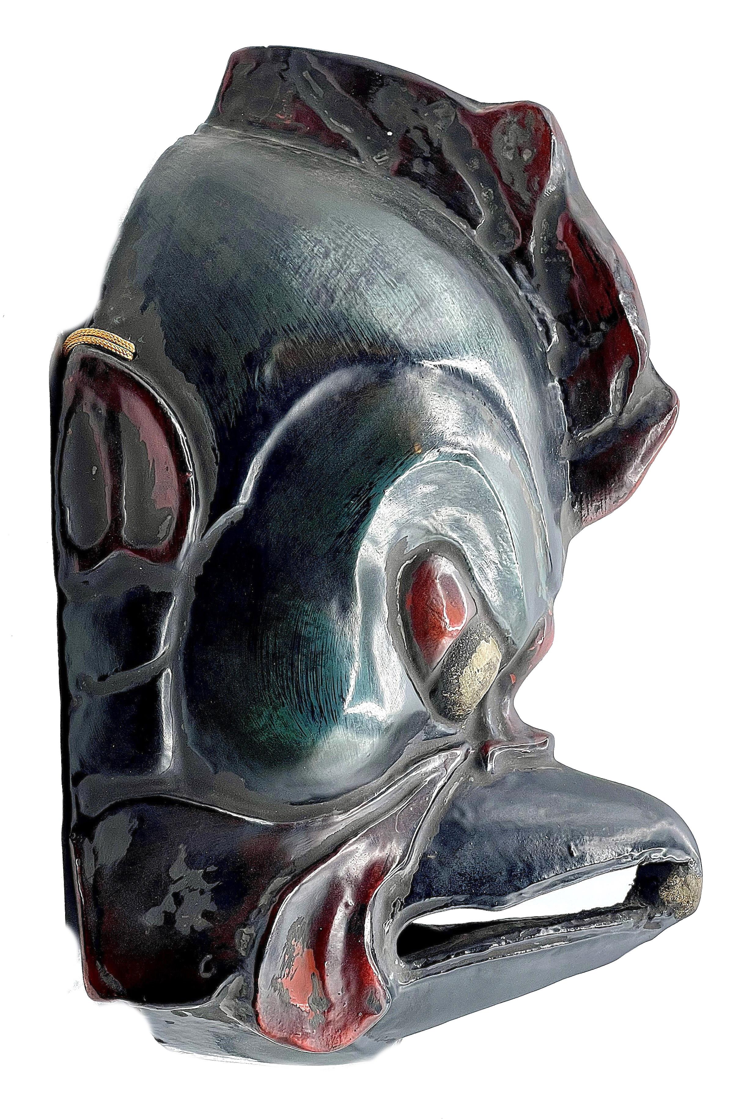 Japanische Karasu Tengu-Maske aus der Showa-Periode, ca. 1920                                                    

ABMESSUNGEN:
Höhe: 12 Zoll
Breite: 8 Zoll
Tiefe: 7 Zoll

ÜBER
Eine japanische Karasu-Tengu-Maske aus der Showa-Periode (1926-1989) ist
