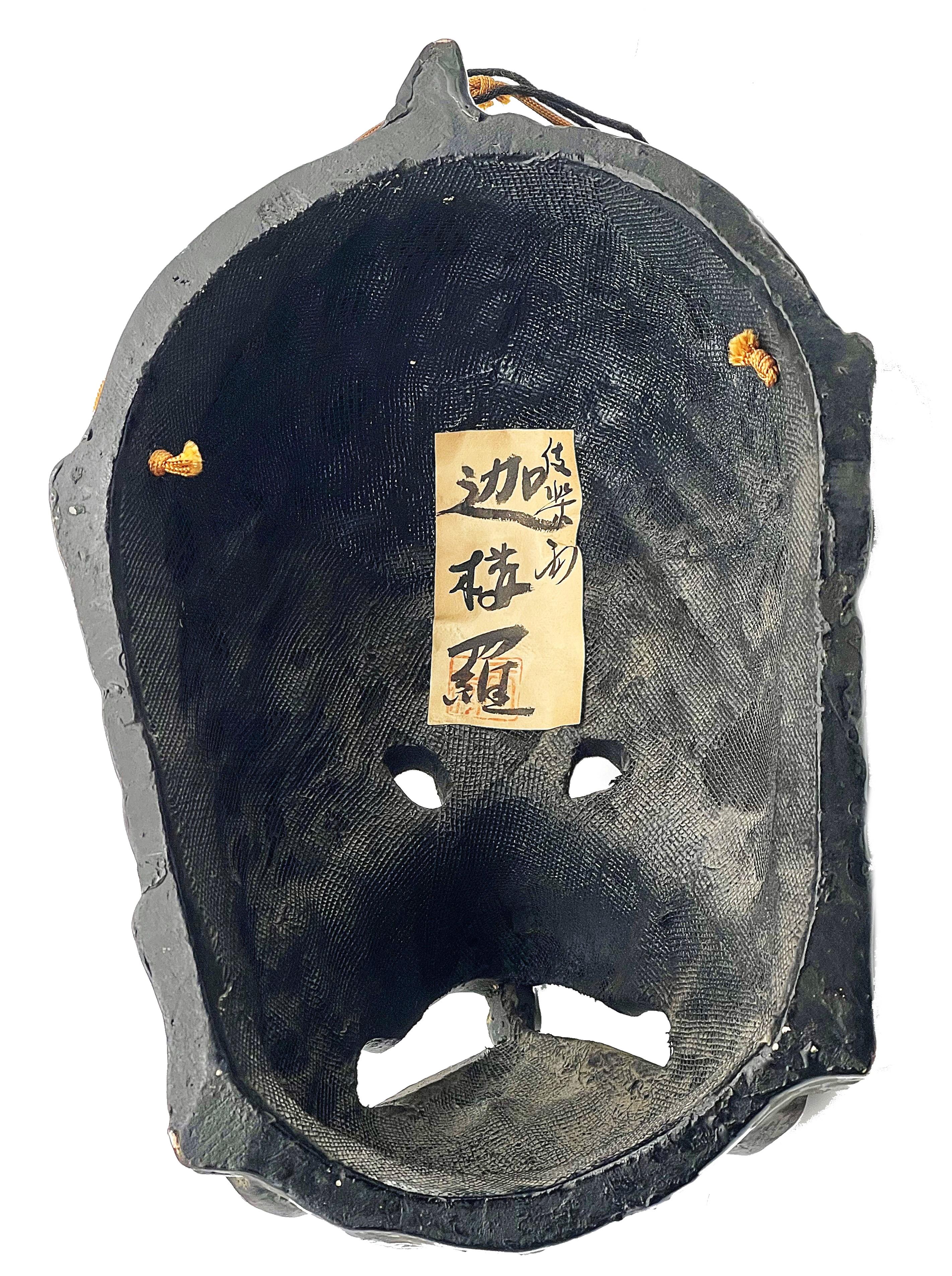 Japanische Karasu Tengu-Maske aus der Showa-Periode, ca. 1920 (Handgeschnitzt) im Angebot