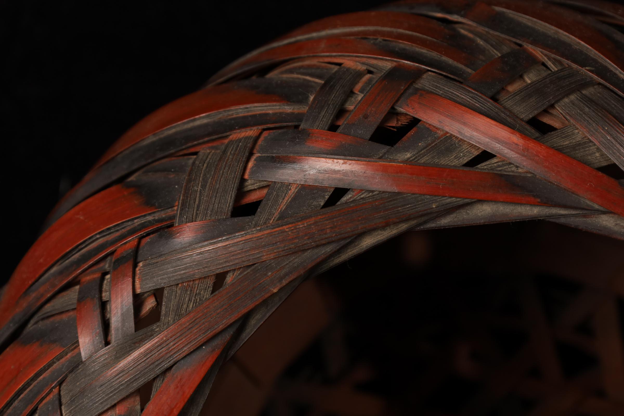 Cesto di fiori di bambù attorcigliato del periodo Showa giapponese in vendita 3