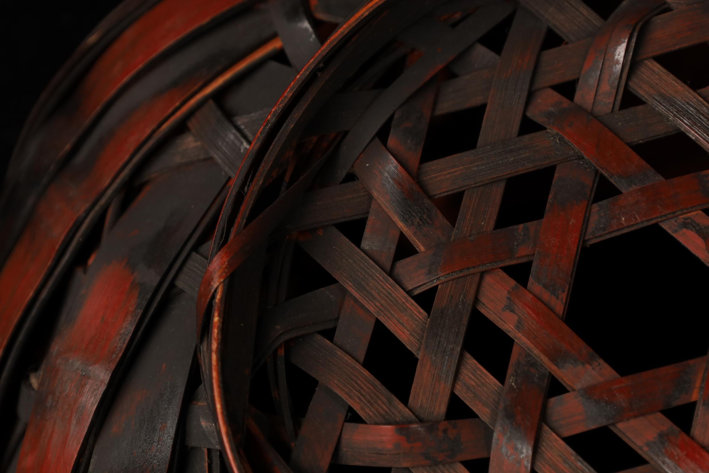 Cesto di fiori di bambù attorcigliato del periodo Showa giapponese in vendita 7