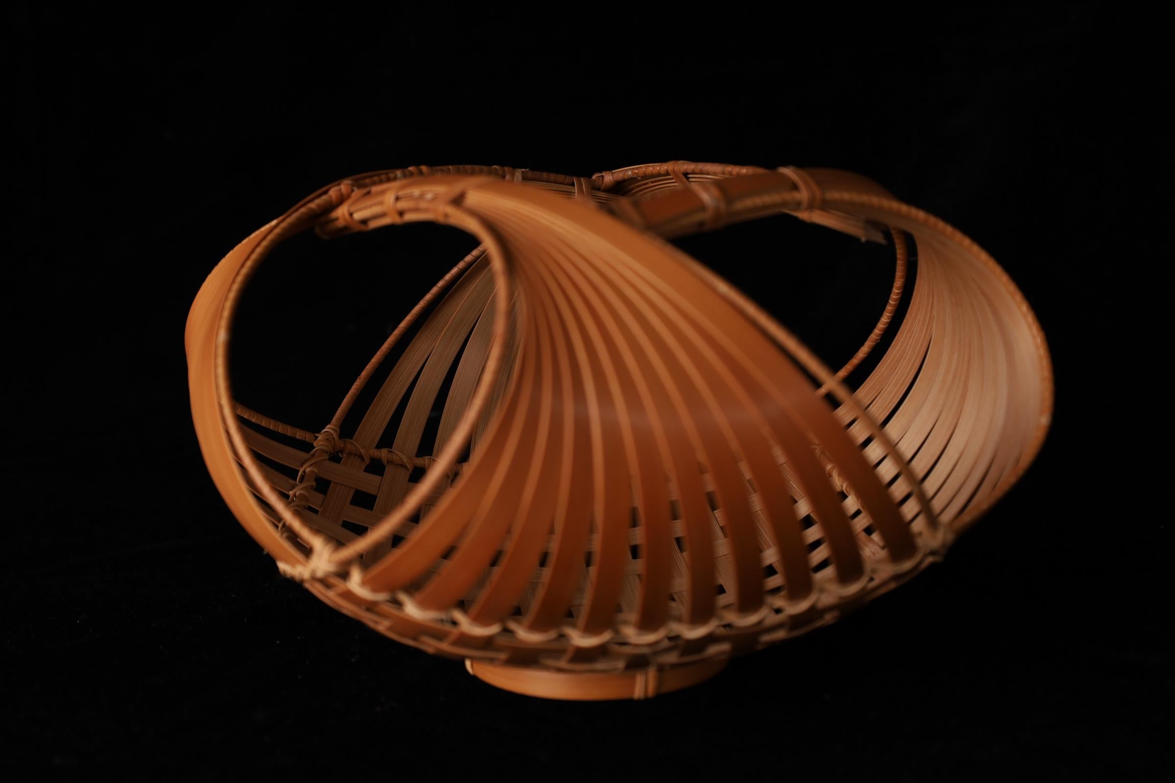 Cesto di fiori di bambù attorcigliato del periodo Showa giapponese In condizioni buone in vendita a Fukuoka, JP