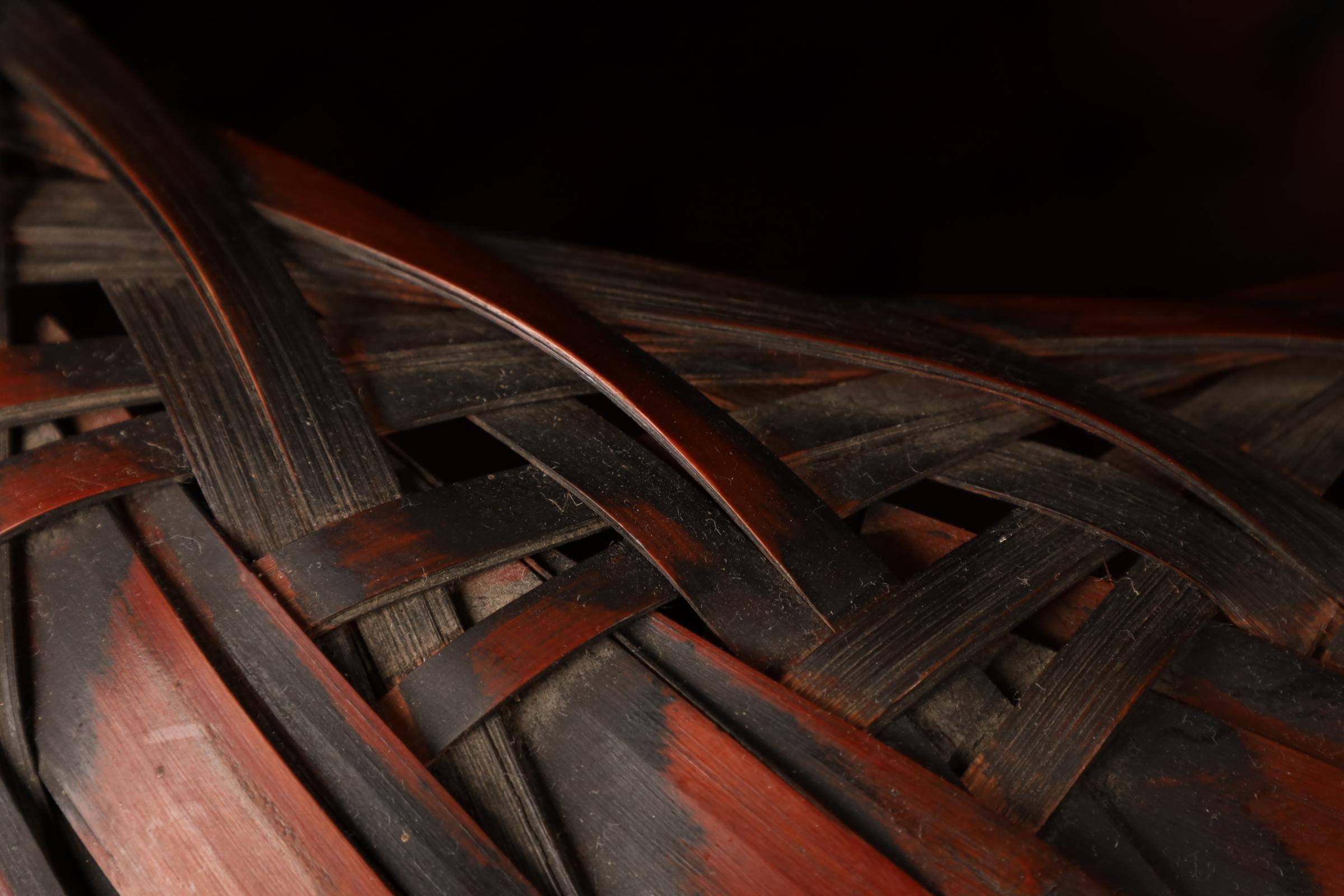 XXI secolo e contemporaneo Cesto di fiori di bambù attorcigliato del periodo Showa giapponese in vendita