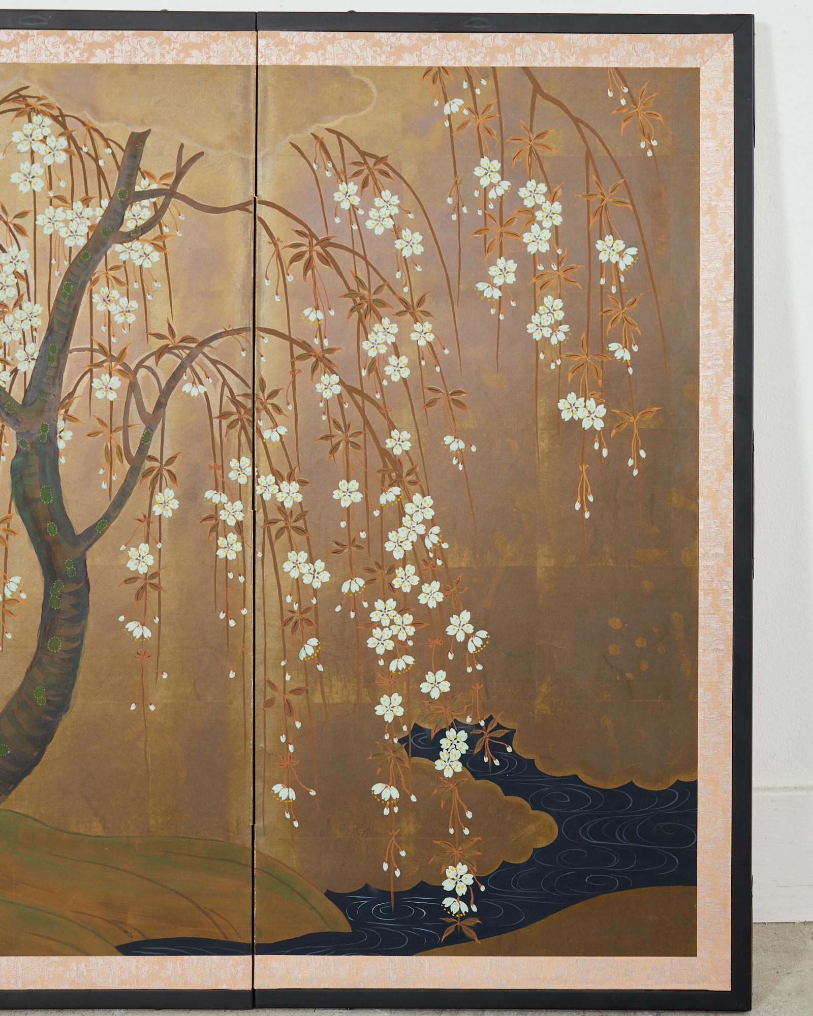 Fait main Paravent japonais Showa à deux panneaux en forme de cerisier fleuri par une rivière en vente