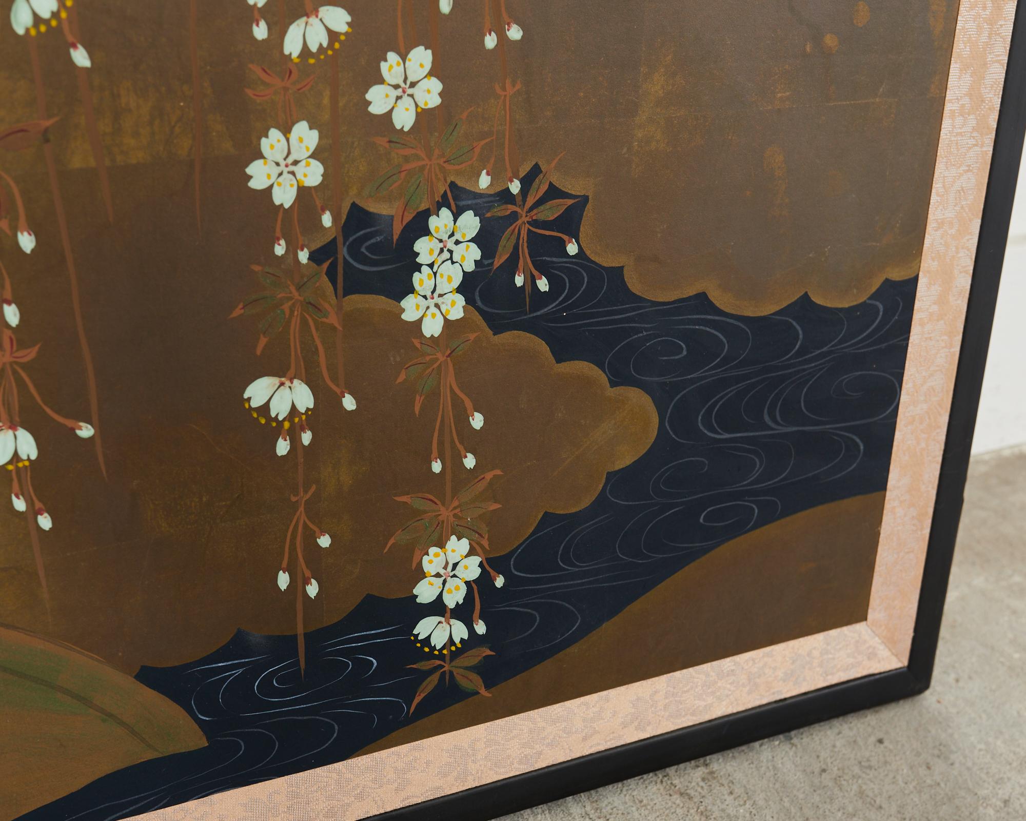 Paravent japonais Showa à deux panneaux en forme de cerisier fleuri par une rivière en vente 1