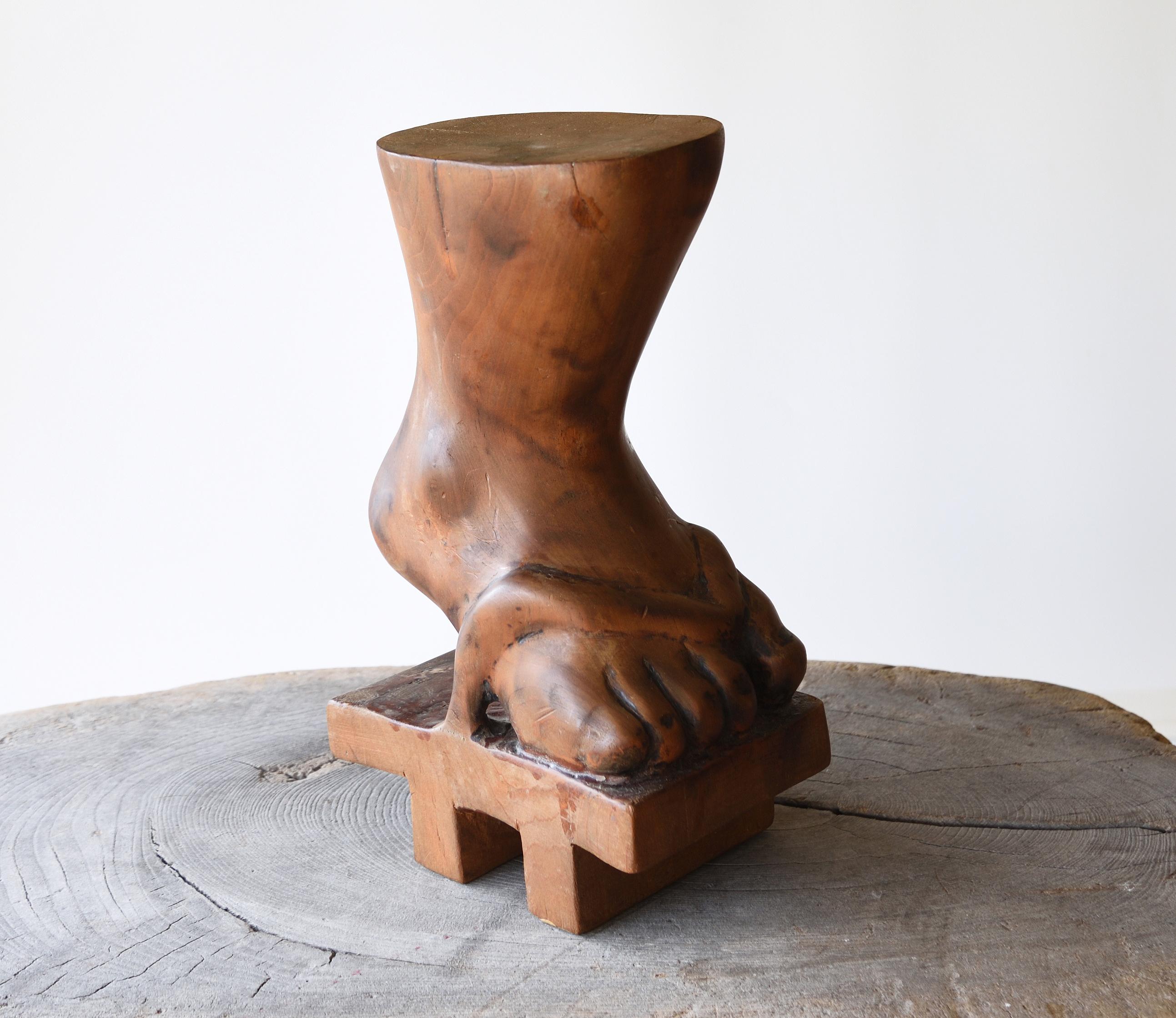 Carved Japanese Showa Vintage Wooden Geta-Foot Sculpture For Sale