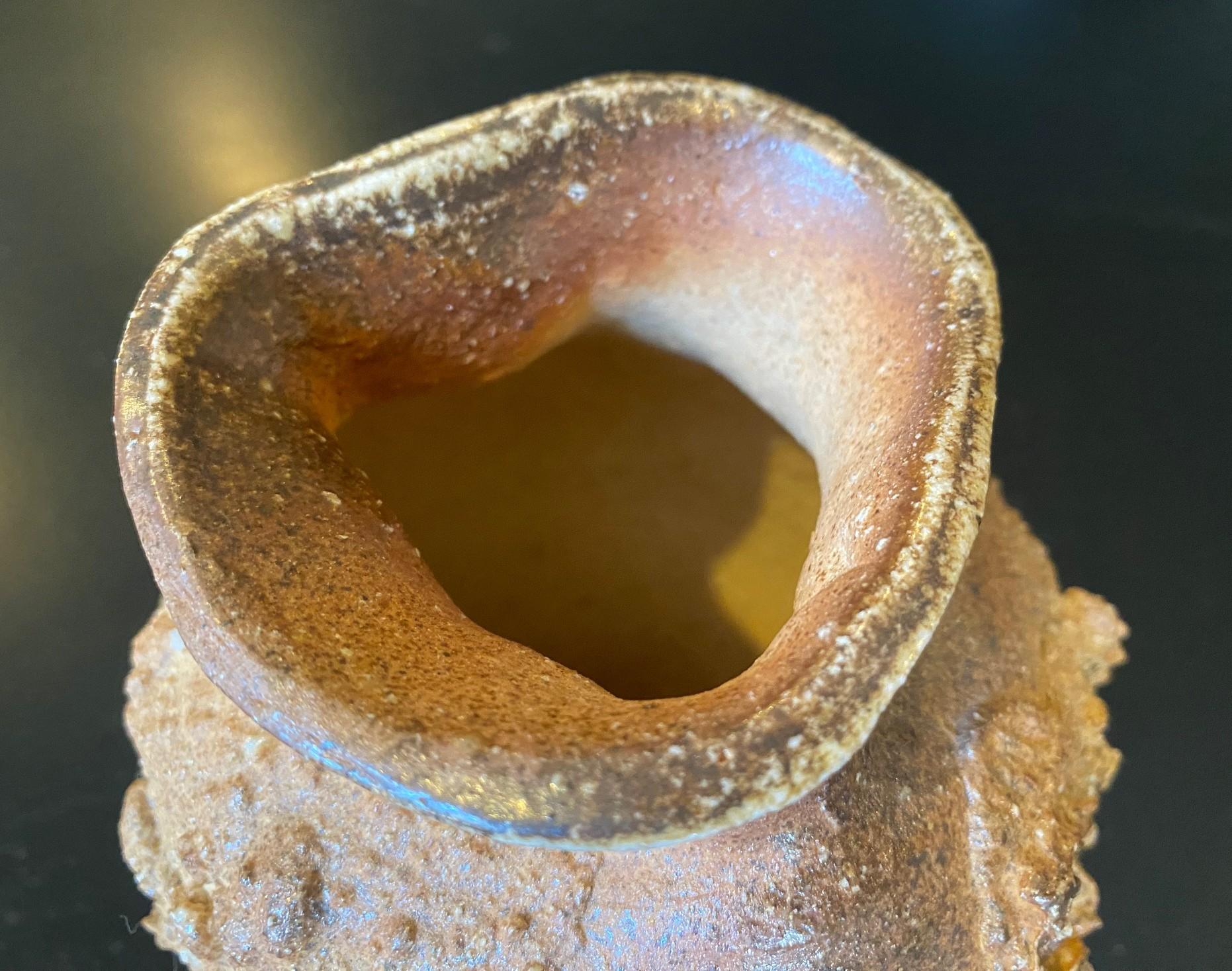 Vase abstrait japonais signé artisan Mingei Shigaraki Ware Pottery Wabi-Sabi en vente 3