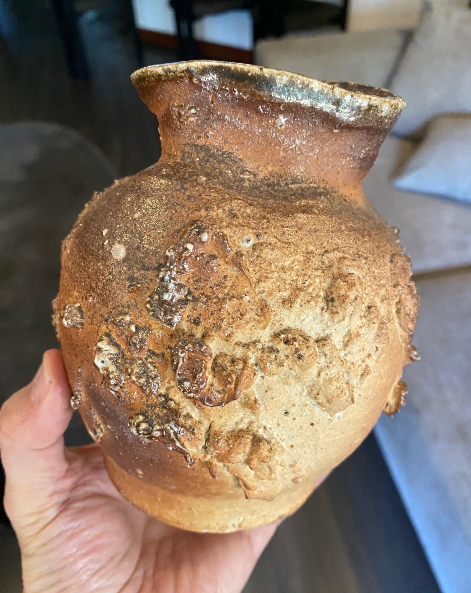 Vase abstrait japonais signé artisan Mingei Shigaraki Ware Pottery Wabi-Sabi en vente 5