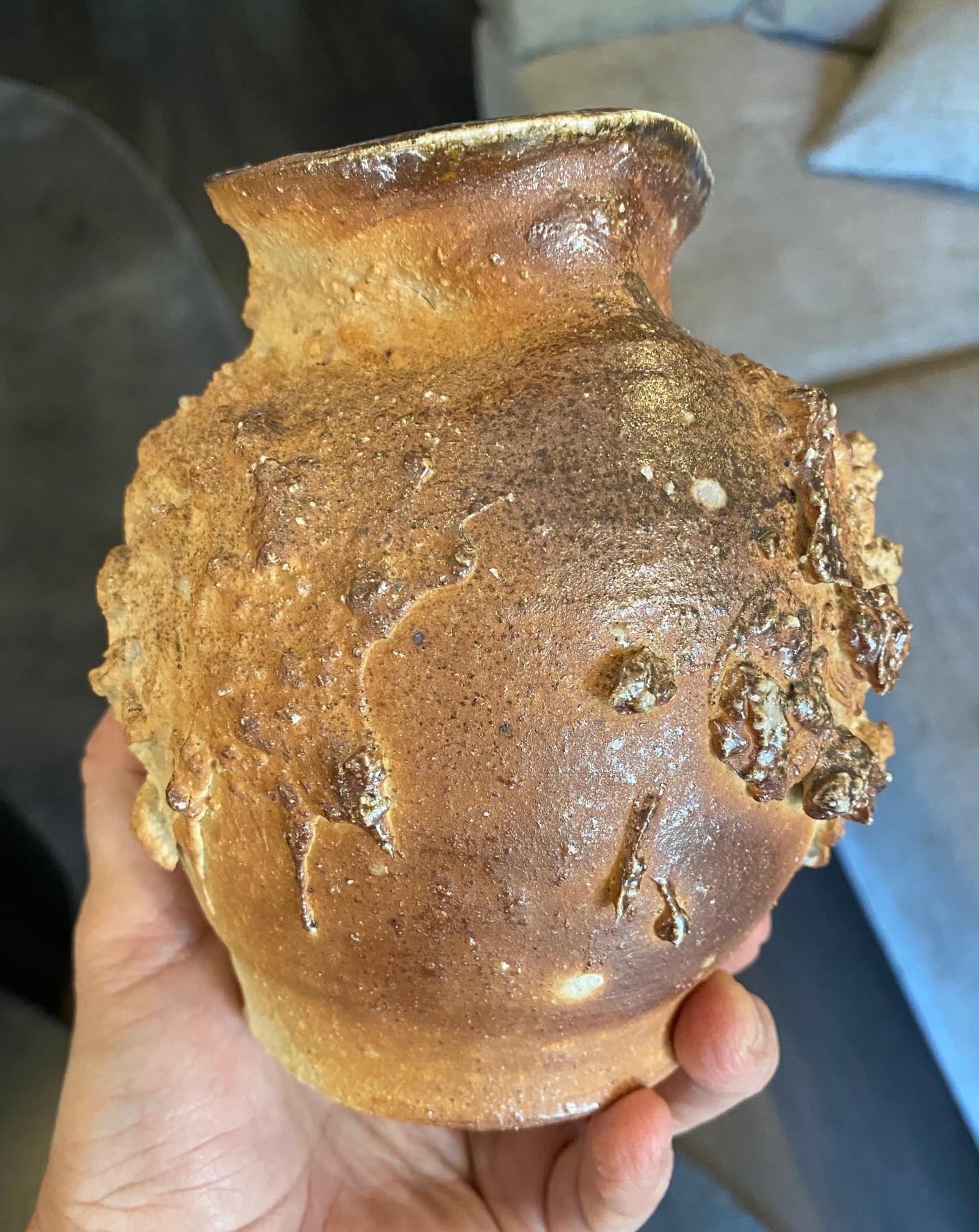 Vase abstrait japonais signé artisan Mingei Shigaraki Ware Pottery Wabi-Sabi en vente 8