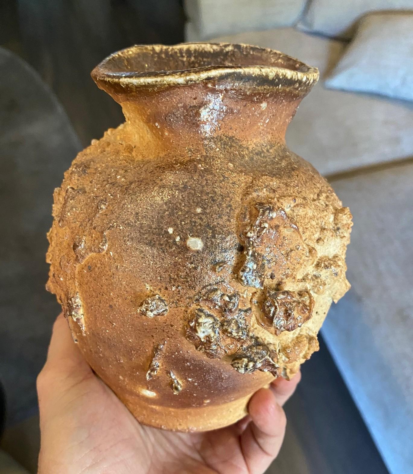 Vase abstrait japonais signé artisan Mingei Shigaraki Ware Pottery Wabi-Sabi en vente 9