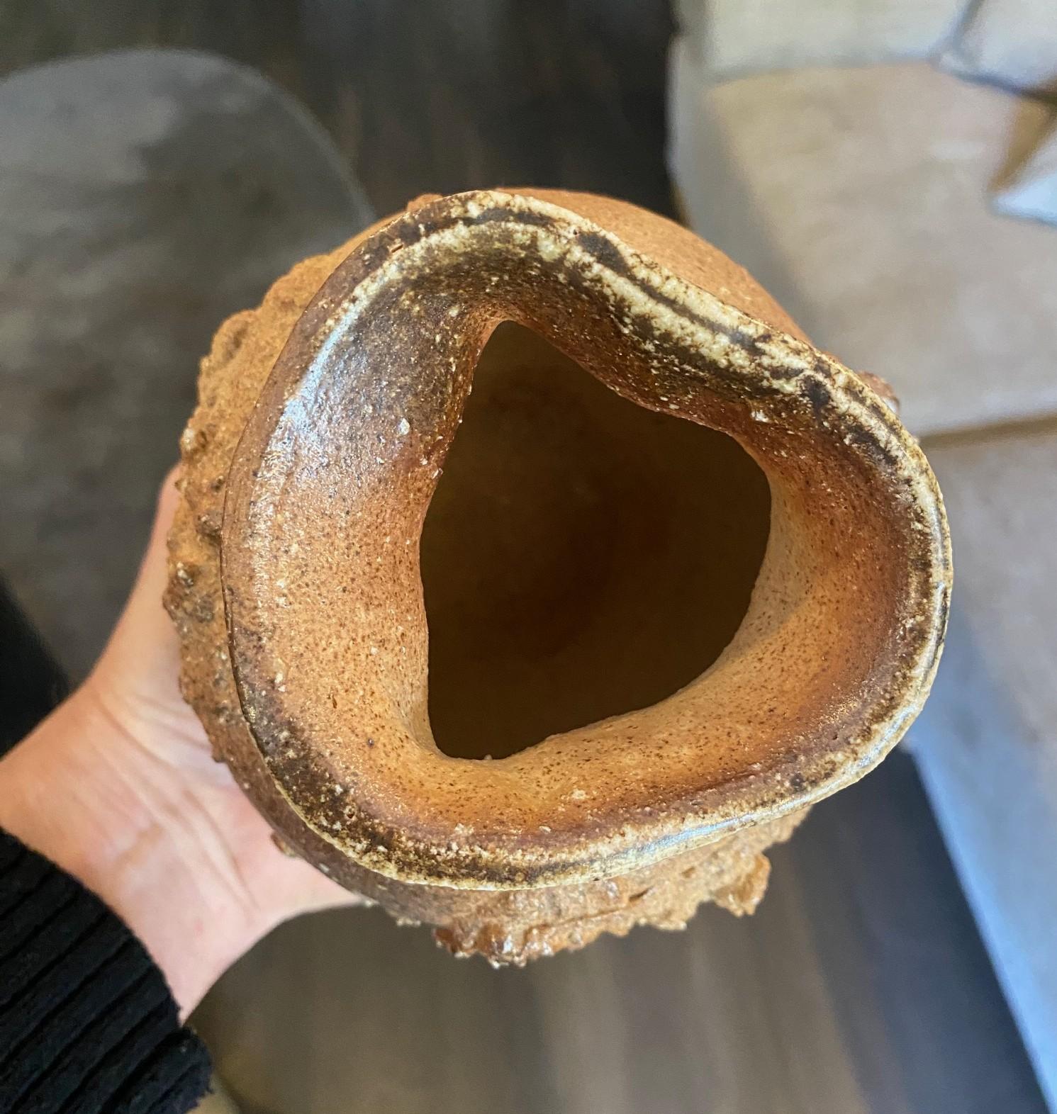Vase abstrait japonais signé artisan Mingei Shigaraki Ware Pottery Wabi-Sabi en vente 10