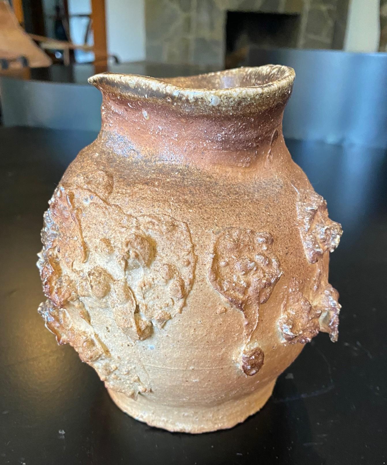 Cuit Vase abstrait japonais signé artisan Mingei Shigaraki Ware Pottery Wabi-Sabi en vente