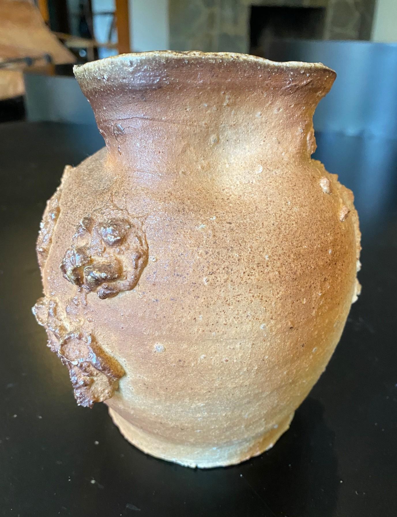 Poteries Vase abstrait japonais signé artisan Mingei Shigaraki Ware Pottery Wabi-Sabi en vente
