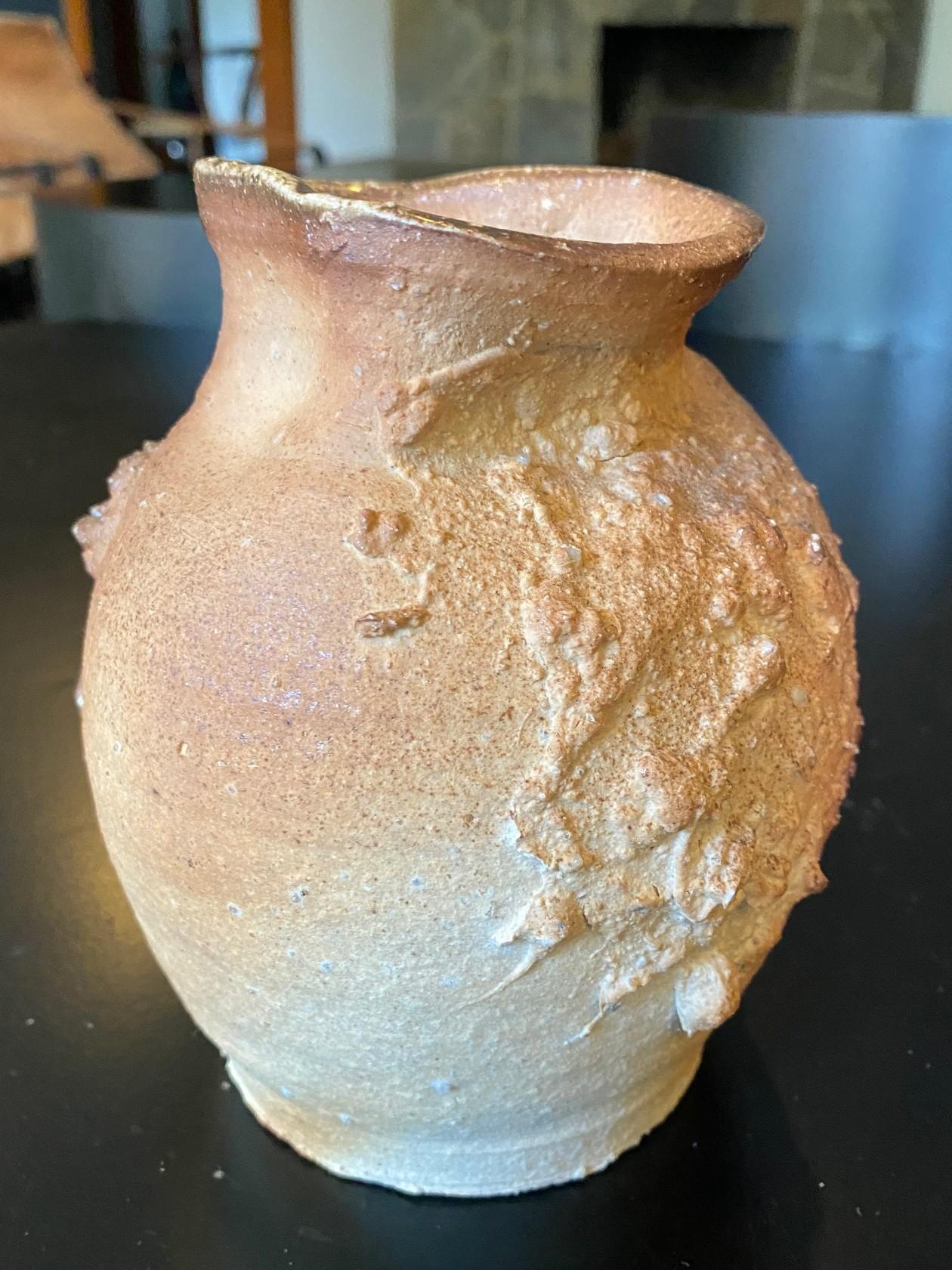 Vase abstrait japonais signé artisan Mingei Shigaraki Ware Pottery Wabi-Sabi en vente 1