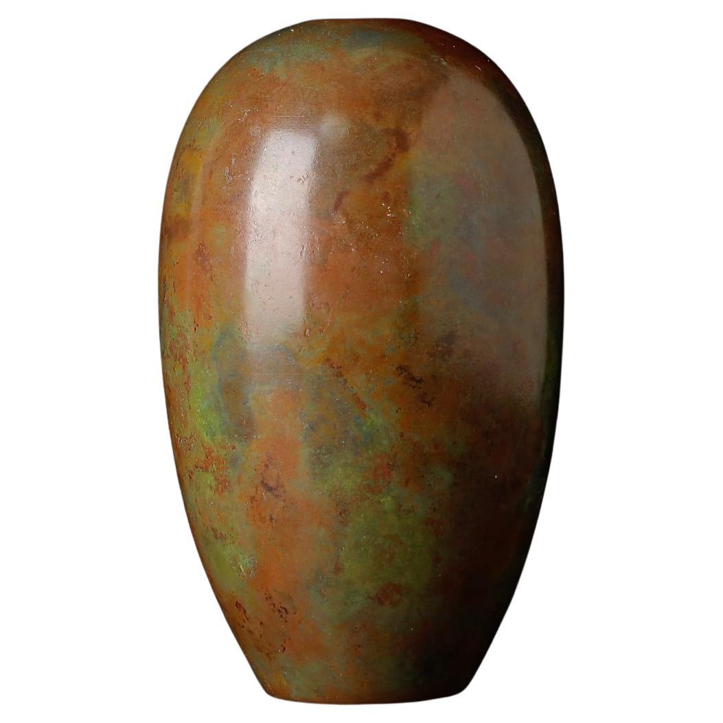 Vaso di bronzo giapponese firmato da Hasegawa Yoshihisa, artista di Nitten, XX secolo
