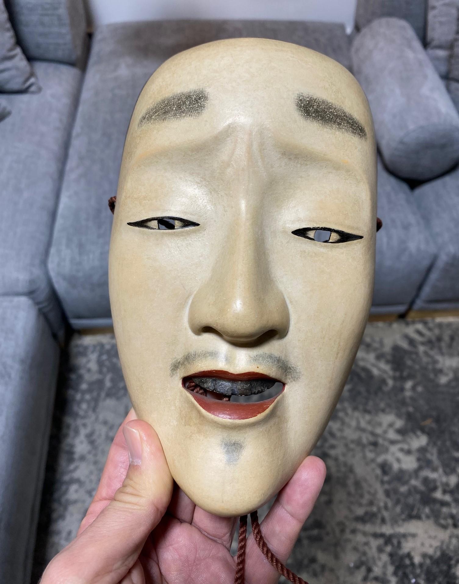 Japanische signierte handgeschnitzte Noh-Theatermaske aus Holz von Chujo aus der frühen Showa-Periode im Angebot 6