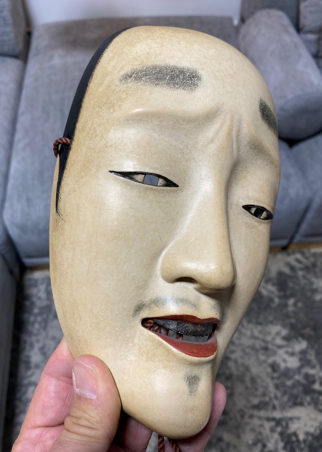 Japanische signierte handgeschnitzte Noh-Theatermaske aus Holz von Chujo aus der frühen Showa-Periode im Angebot 7