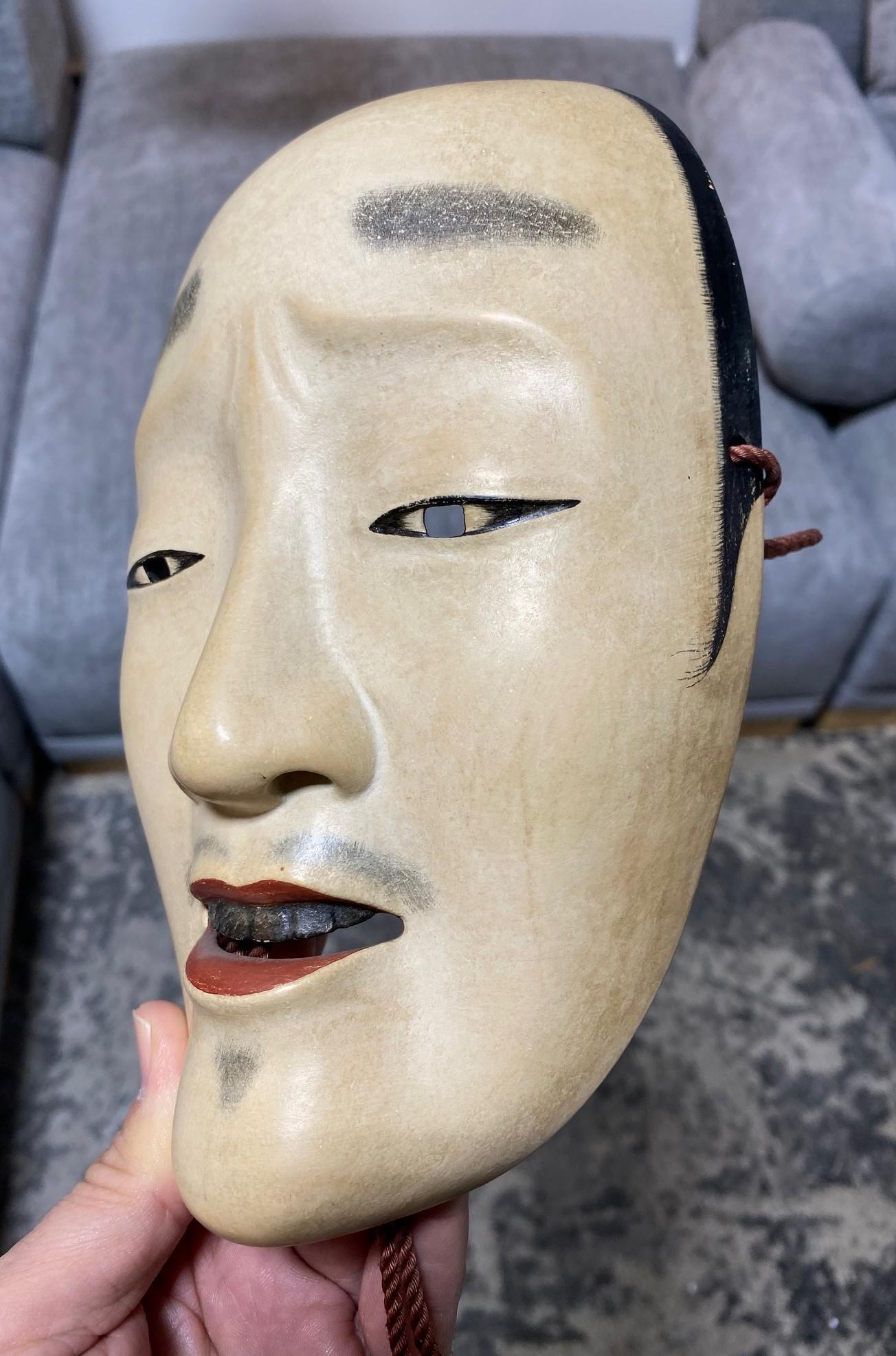 Masque de théâtre Noh en bois sculpté à la main, signé Chujo, première période Showa en vente 8