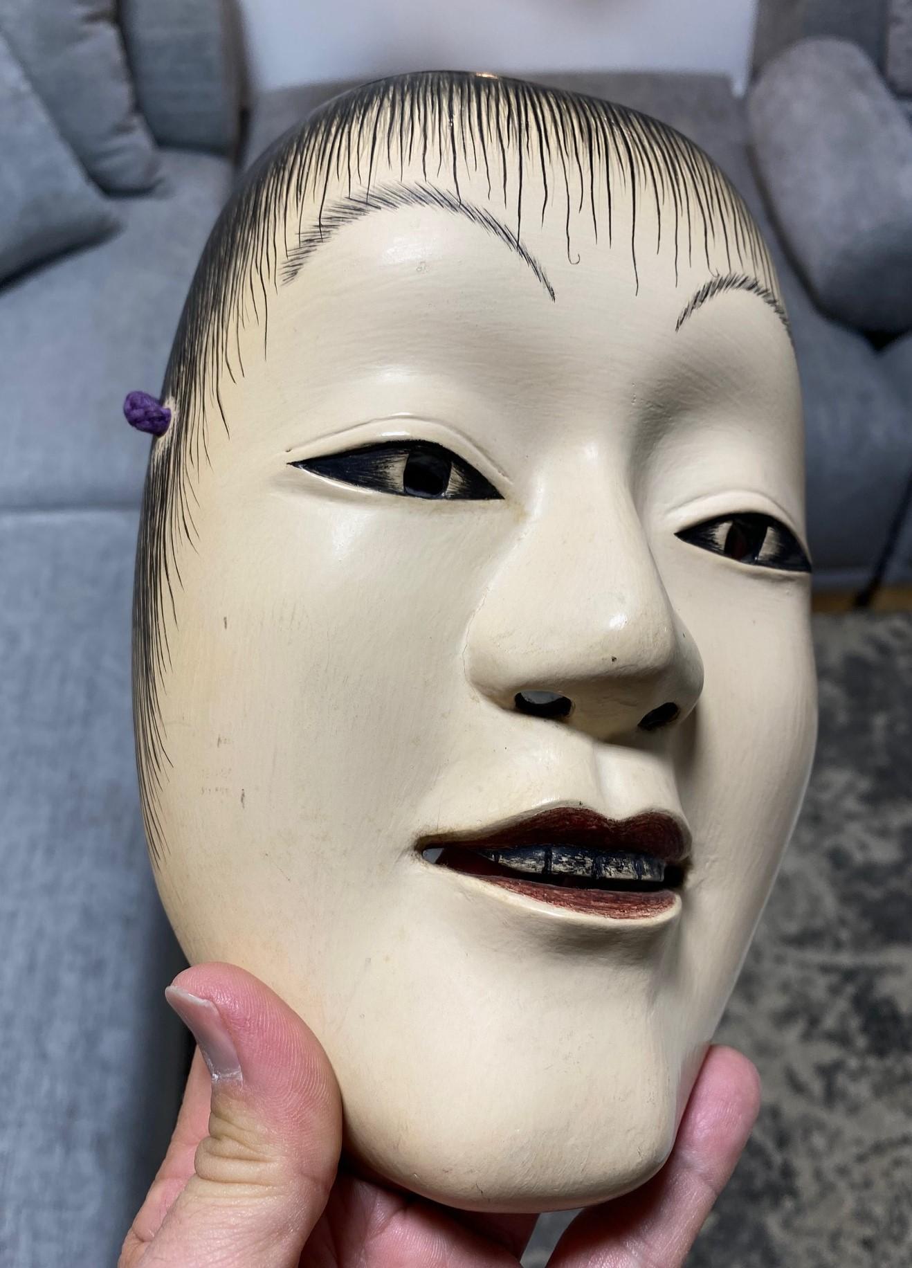 Japanische signierte handgeschnitzte Noh-Theatermaske aus Holz von Doji, frühe Showa-Periode im Angebot 9