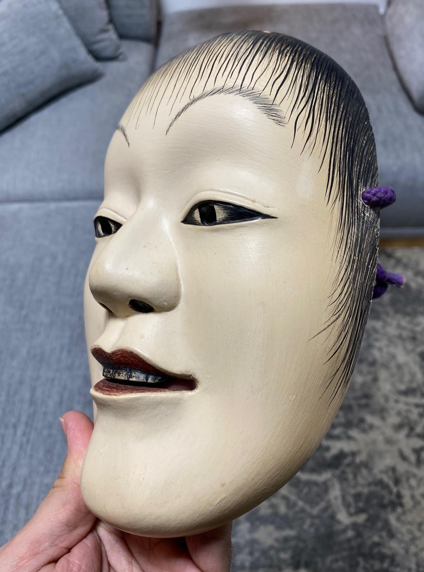 Japanische signierte handgeschnitzte Noh-Theatermaske aus Holz von Doji, frühe Showa-Periode im Angebot 10