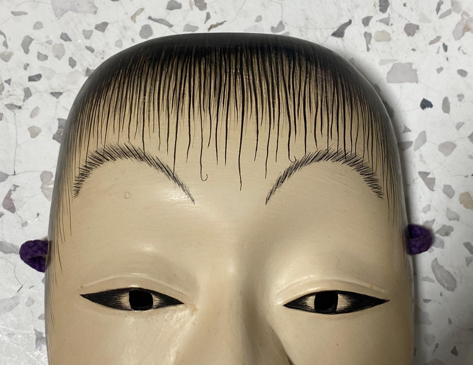 Japanische signierte handgeschnitzte Noh-Theatermaske aus Holz von Doji, frühe Showa-Periode (20. Jahrhundert) im Angebot