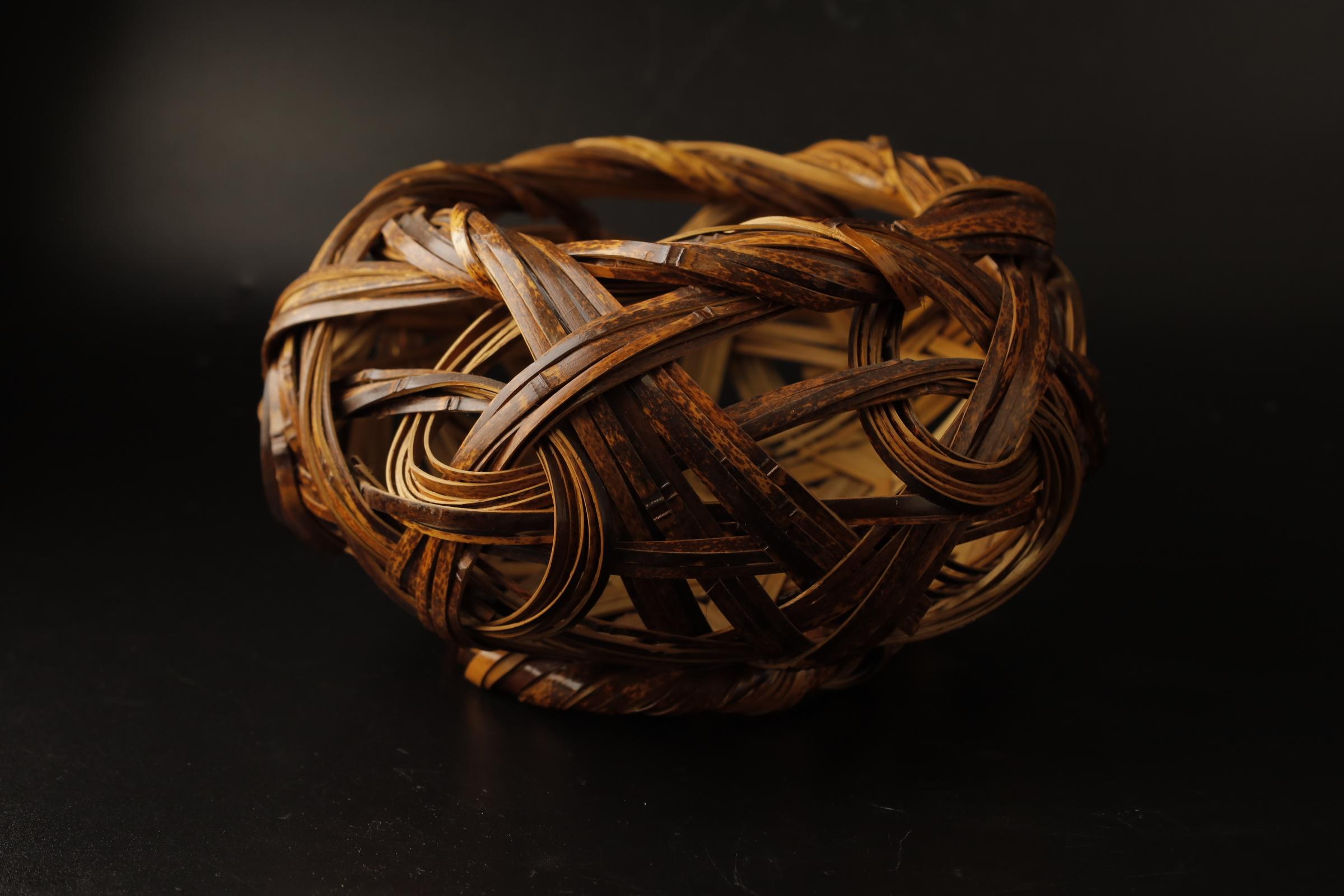 Beautiful Japanese Ikebana Bamboo Basket
TA21
Age: 20th century

Size: 29x25x14 cm (11.4x9.8x5.5 inches) 
Weight: 400 g ( 0.9 lb)
