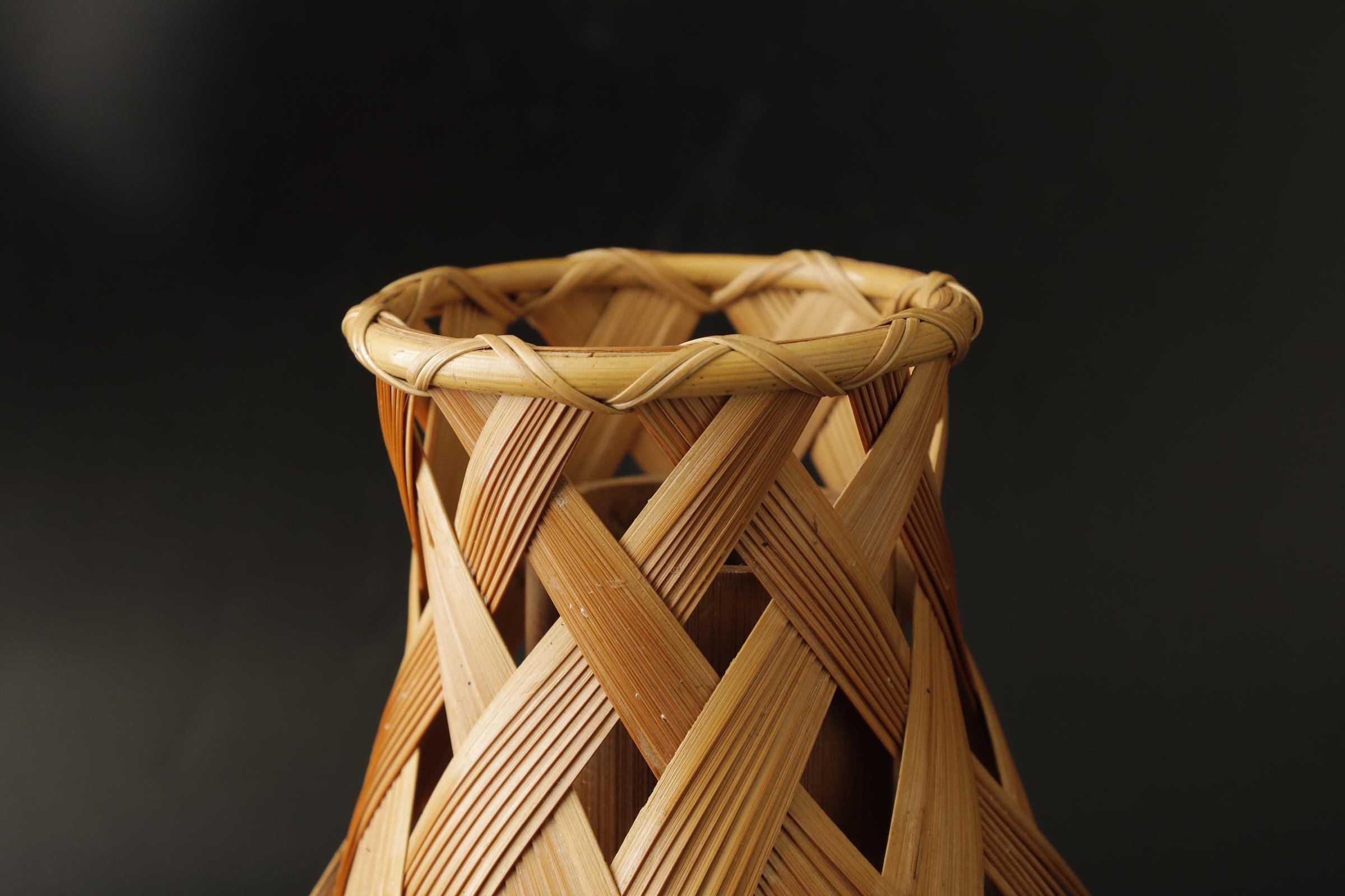 Japanese Signed Ikebana Bamboo Basket In Excellent Condition In Fukuoka, JP