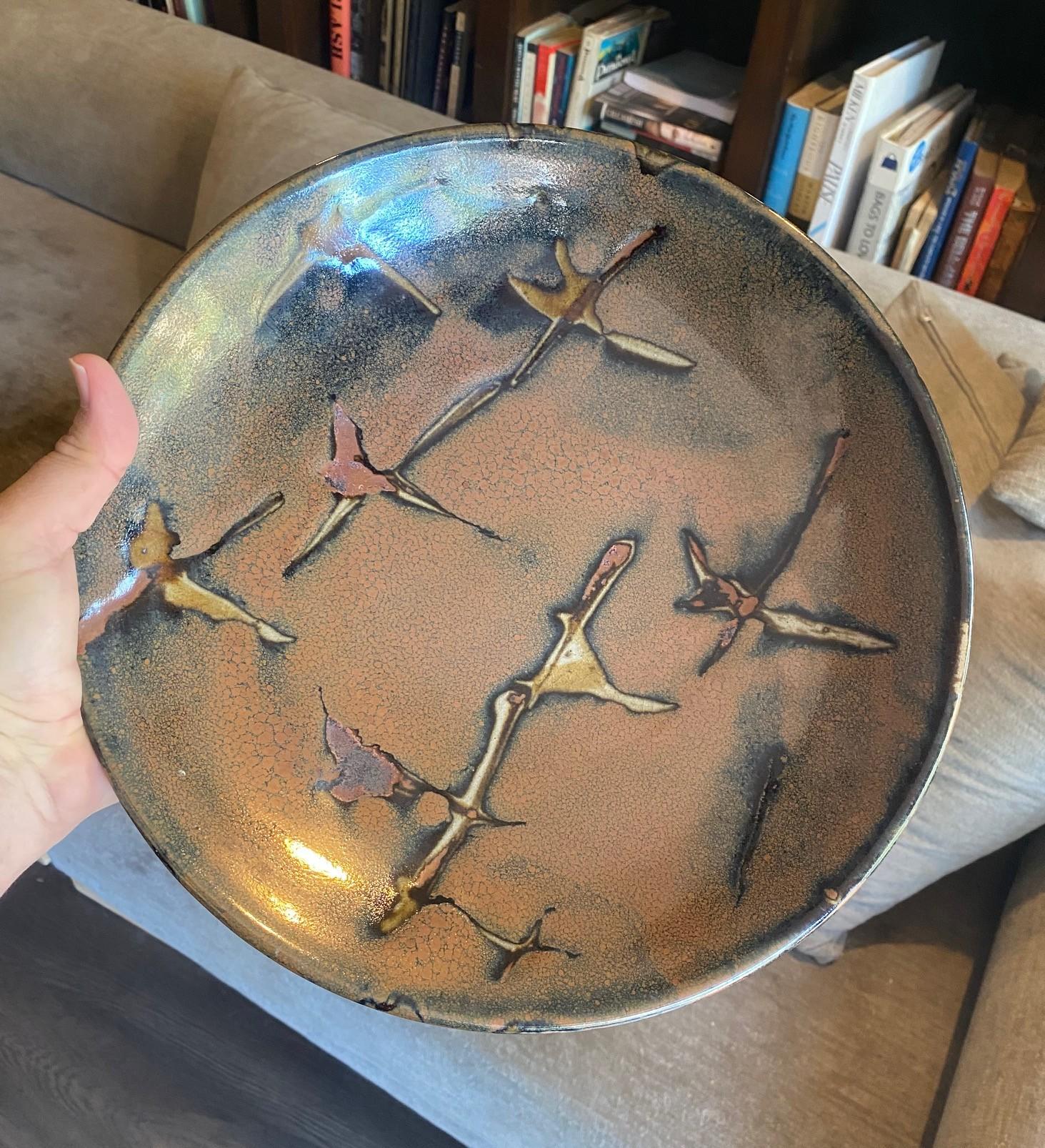 Japanischer signierter Mashiko Mingei Kunsttonteller in der Art von Shoji Hamada im Angebot 3