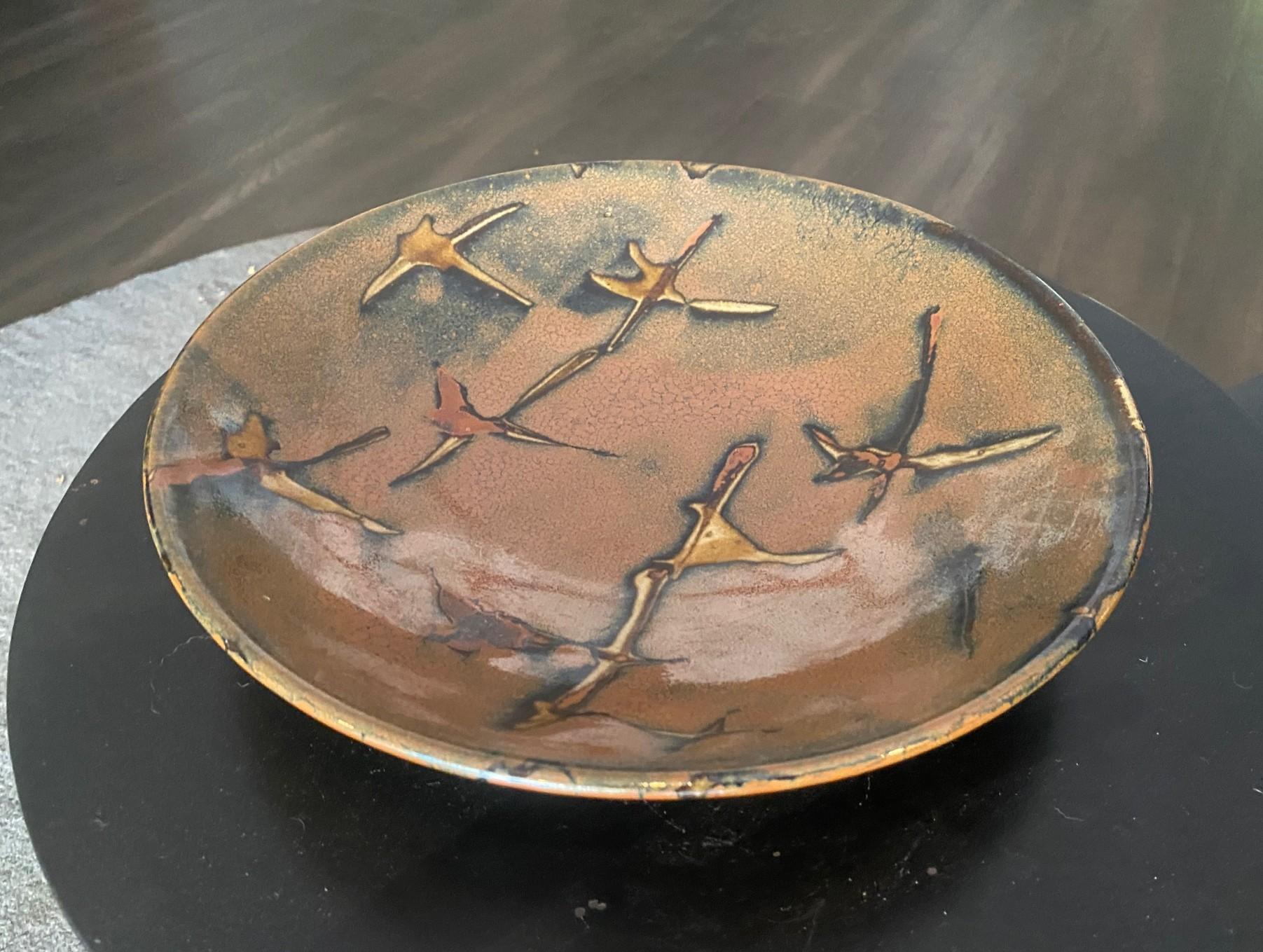 Japanischer signierter Mashiko Mingei Kunsttonteller in der Art von Shoji Hamada (Volkskunst) im Angebot