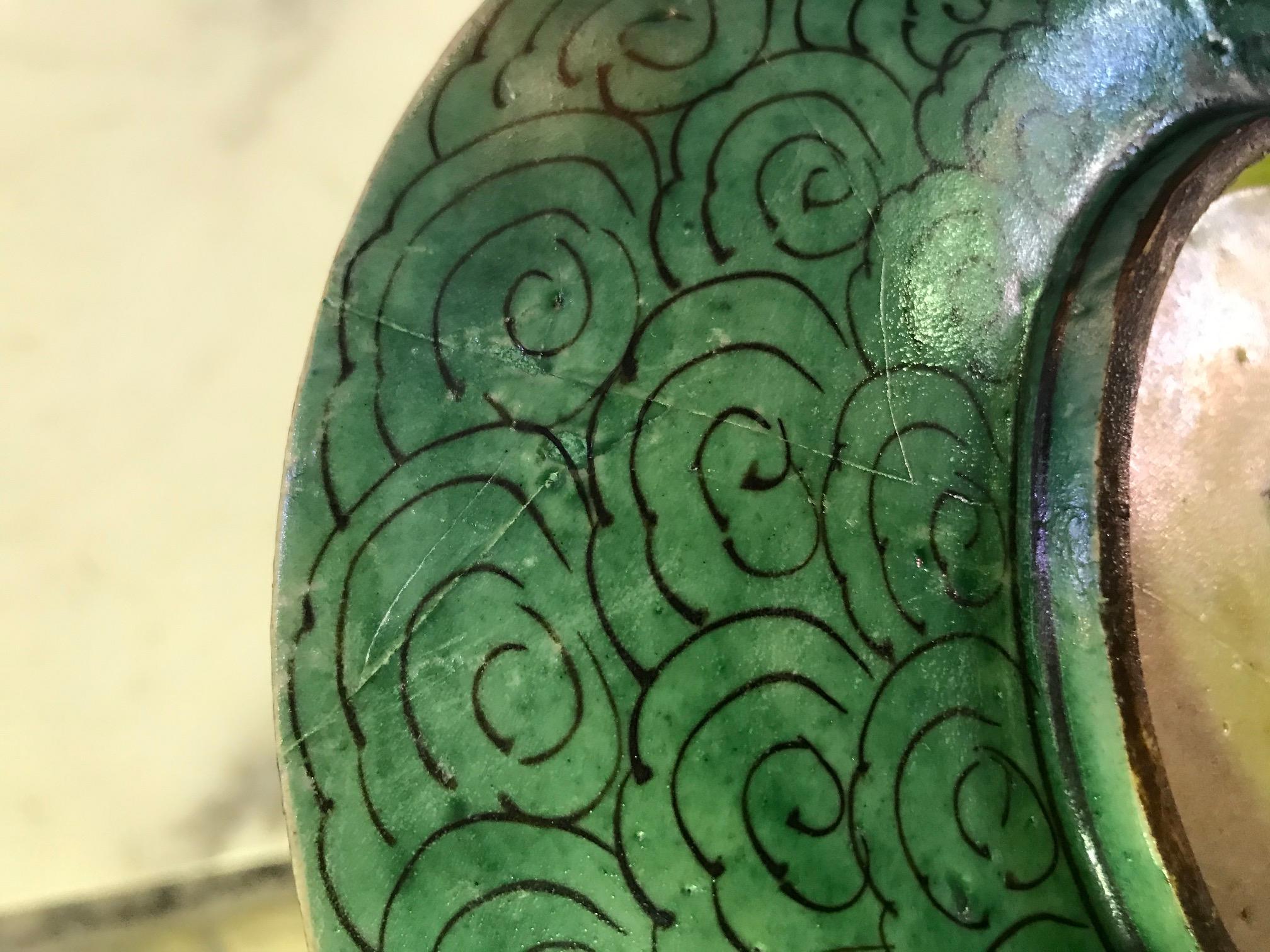 Japanischer signierter polychromer Keramikteller:: Showa-Periode (20. Jahrhundert) im Angebot