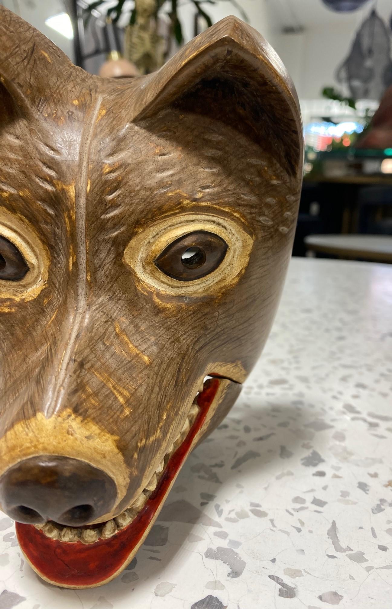 Japonais Masque japonais Showa en bois sculpté Kyogen Noh Theater Raccoon Dog Tanuki en vente