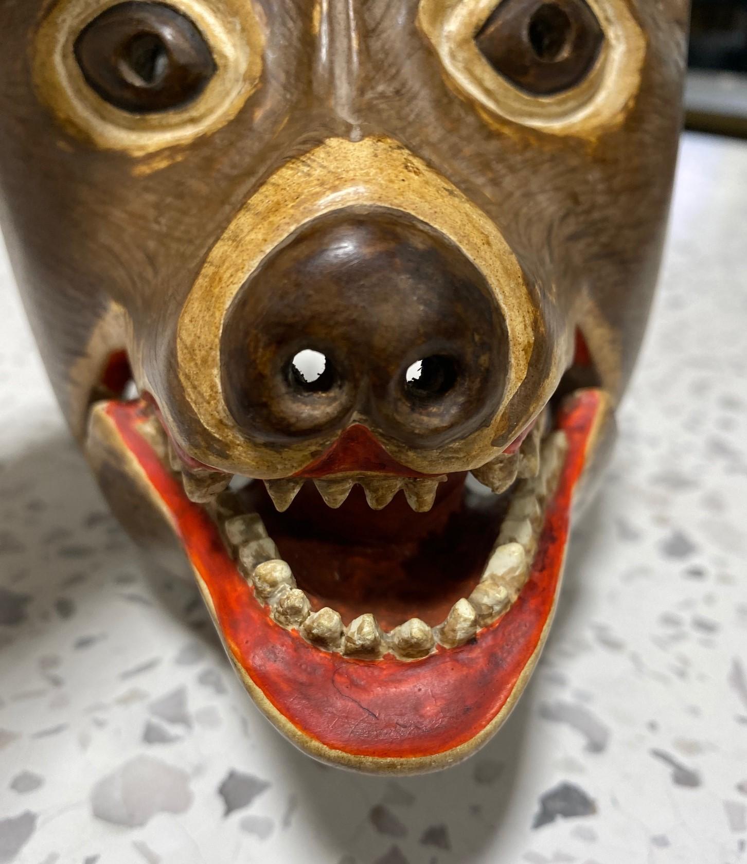 Masque japonais Showa en bois sculpté Kyogen Noh Theater Raccoon Dog Tanuki Bon état - En vente à Studio City, CA