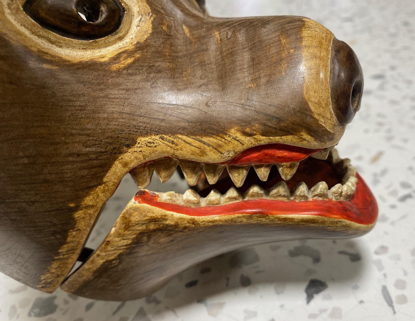 Bois Masque japonais Showa en bois sculpté Kyogen Noh Theater Raccoon Dog Tanuki en vente