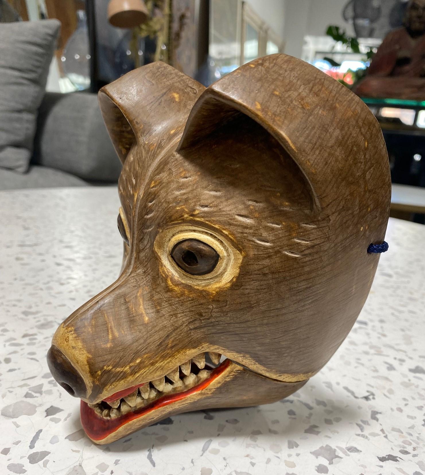 Masque japonais Showa en bois sculpté Kyogen Noh Theater Raccoon Dog Tanuki en vente 1