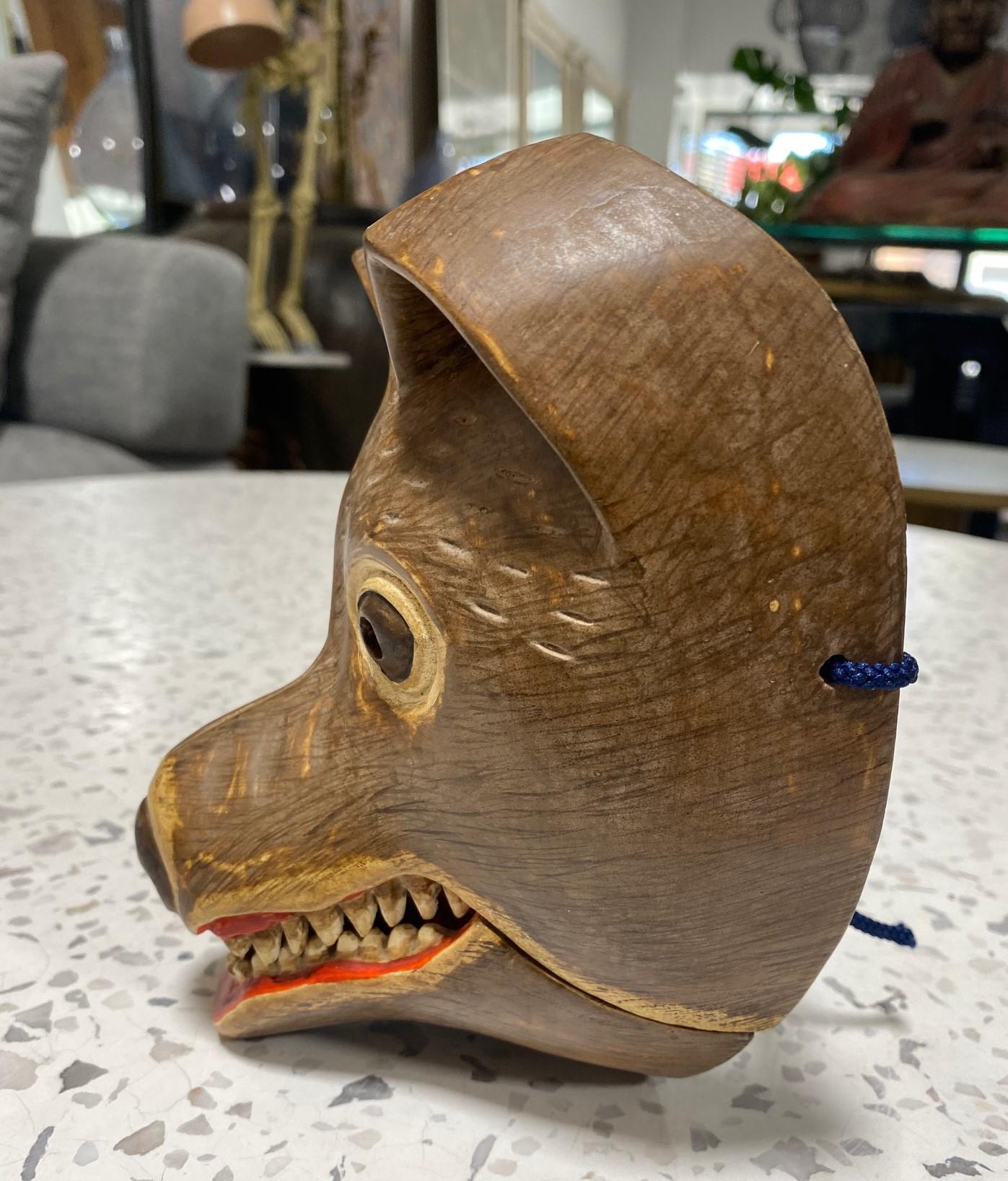 Masque japonais Showa en bois sculpté Kyogen Noh Theater Raccoon Dog Tanuki en vente 2