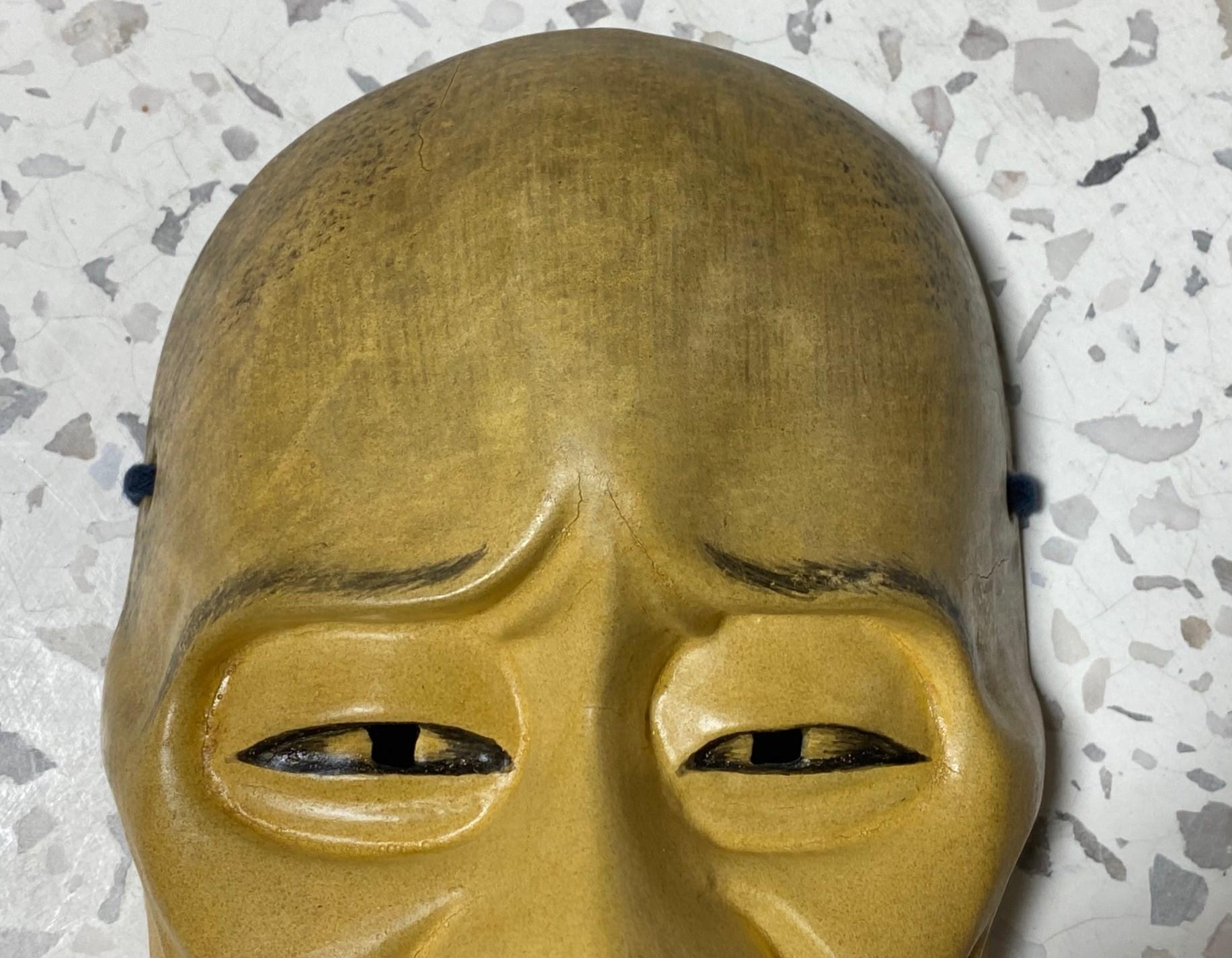 Japanische, handgeschnitzte Showa-Theatermaske aus Holz, buddhistischer Monk Shunkan, signiert (20. Jahrhundert) im Angebot