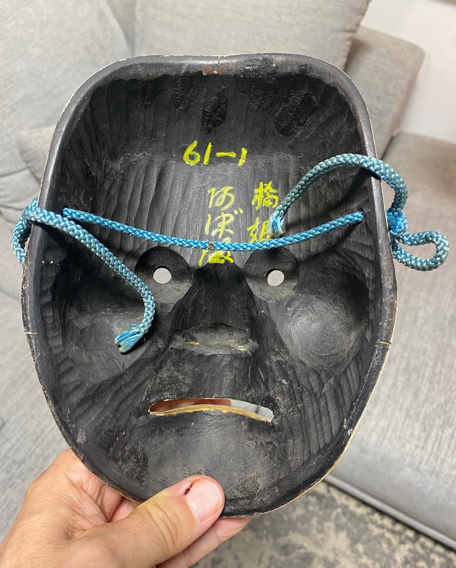 Maschera del teatro Noh giapponese firmata Showa intagliata a mano in legno del demone Hashihime 橋姫 in vendita 11