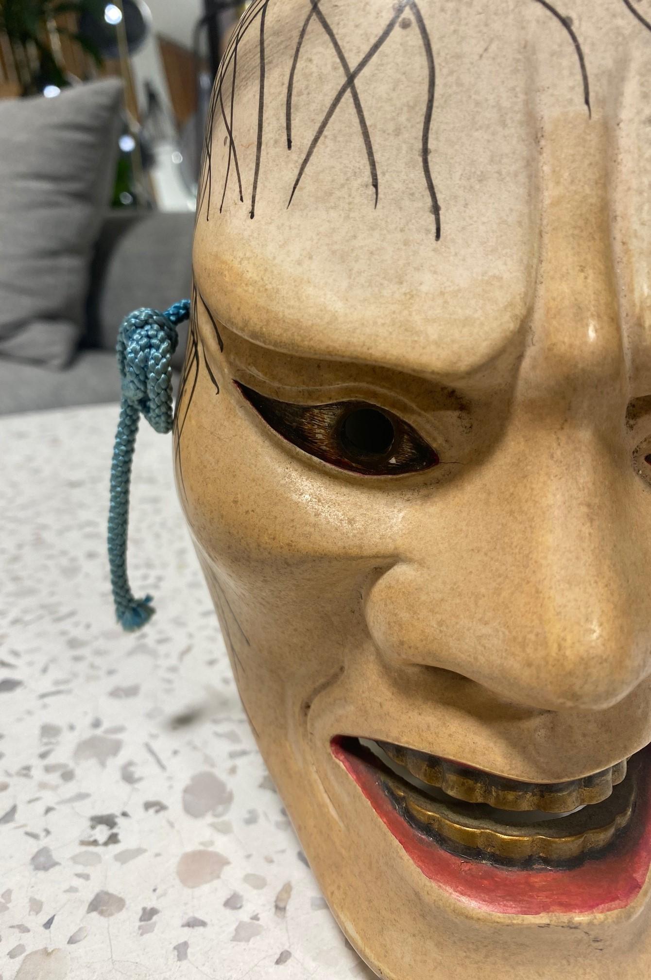 Giapponese Maschera del teatro Noh giapponese firmata Showa intagliata a mano in legno del demone Hashihime 橋姫 in vendita