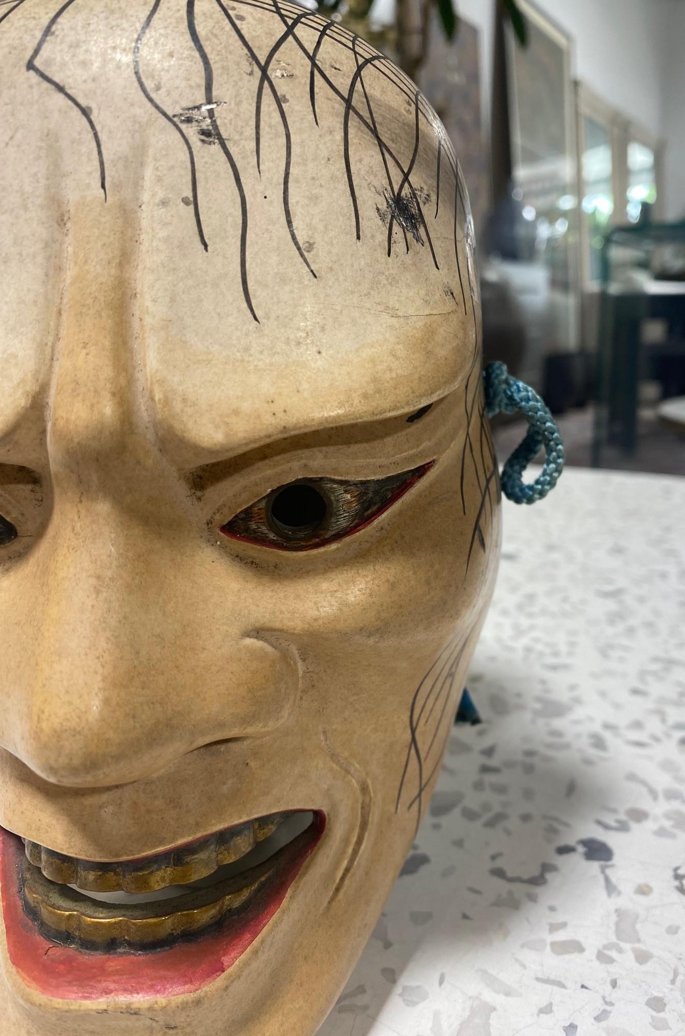 Intagliato a mano Maschera del teatro Noh giapponese firmata Showa intagliata a mano in legno del demone Hashihime 橋姫 in vendita