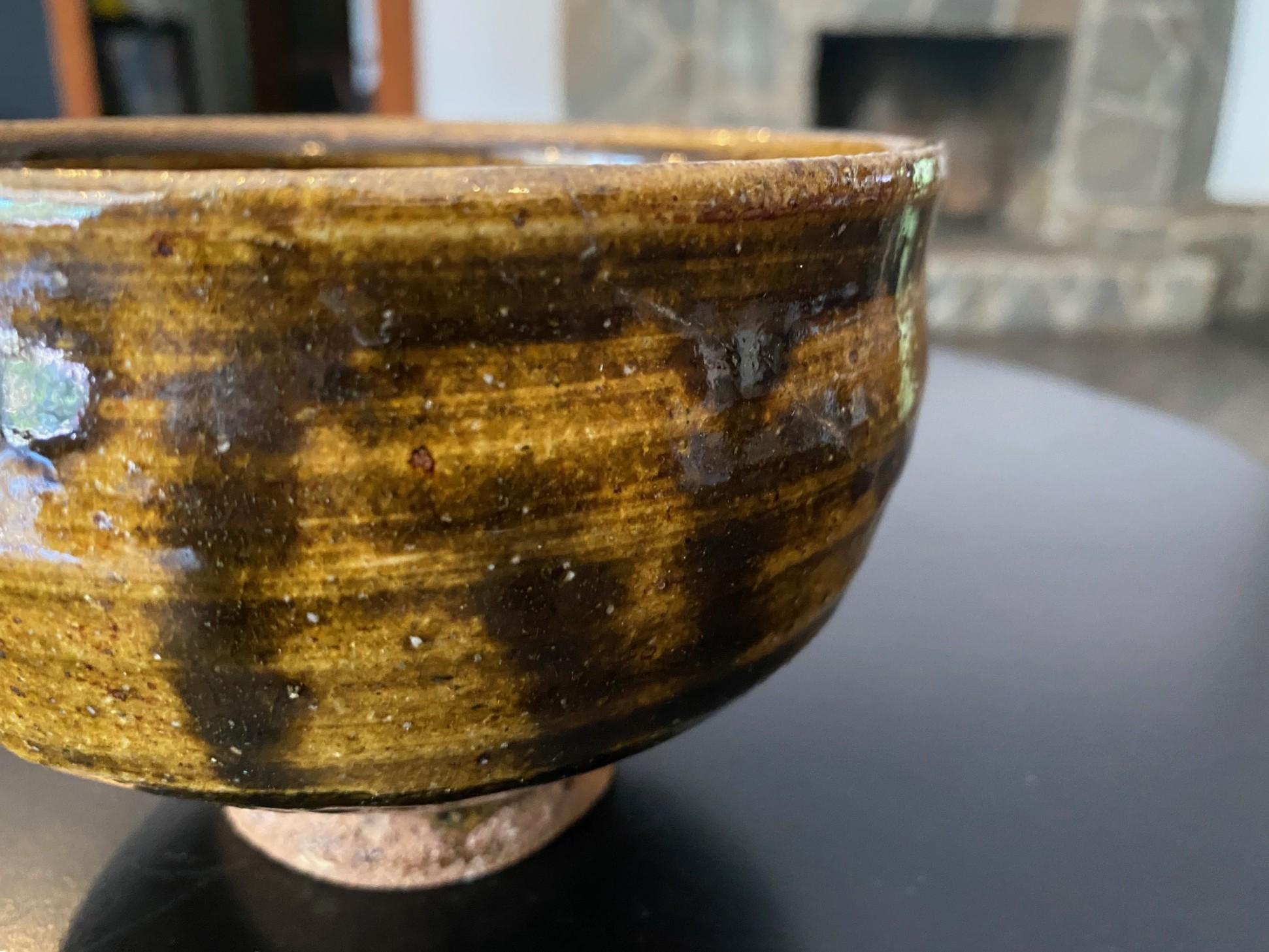 Japanese Signed Wabi-Sabi Pottery Glazed Chawan Tea Bowl Style of Bernard Leach For Sale 3