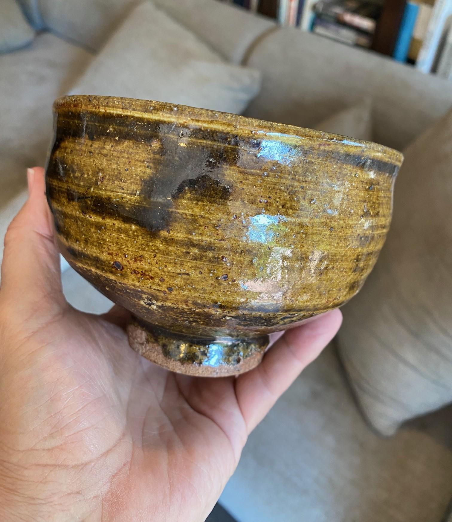 Japanese Signed Wabi-Sabi Pottery Glazed Chawan Tea Bowl Style of Bernard Leach For Sale 6