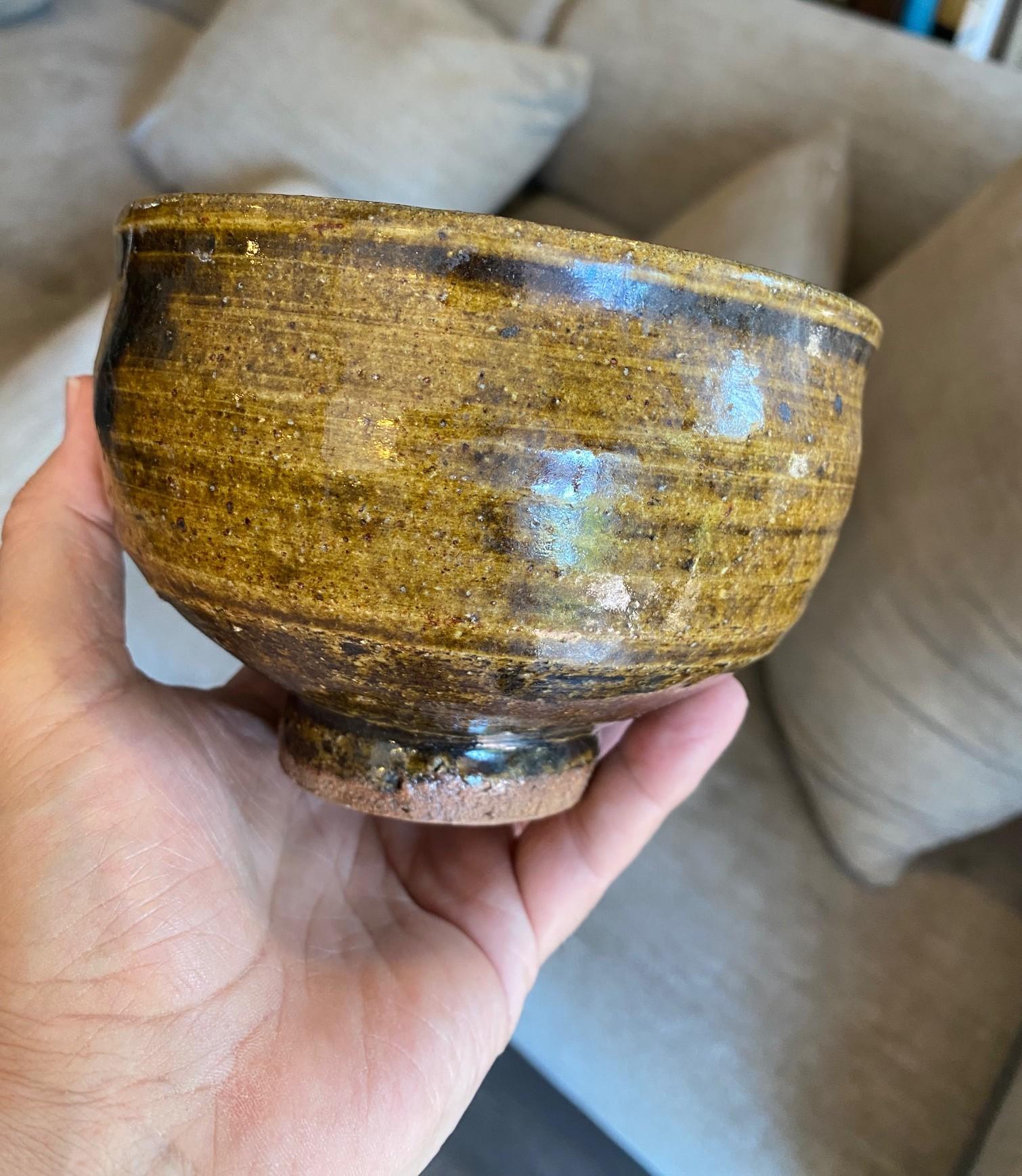 Japanese Signed Wabi-Sabi Pottery Glazed Chawan Tea Bowl Style of Bernard Leach For Sale 7