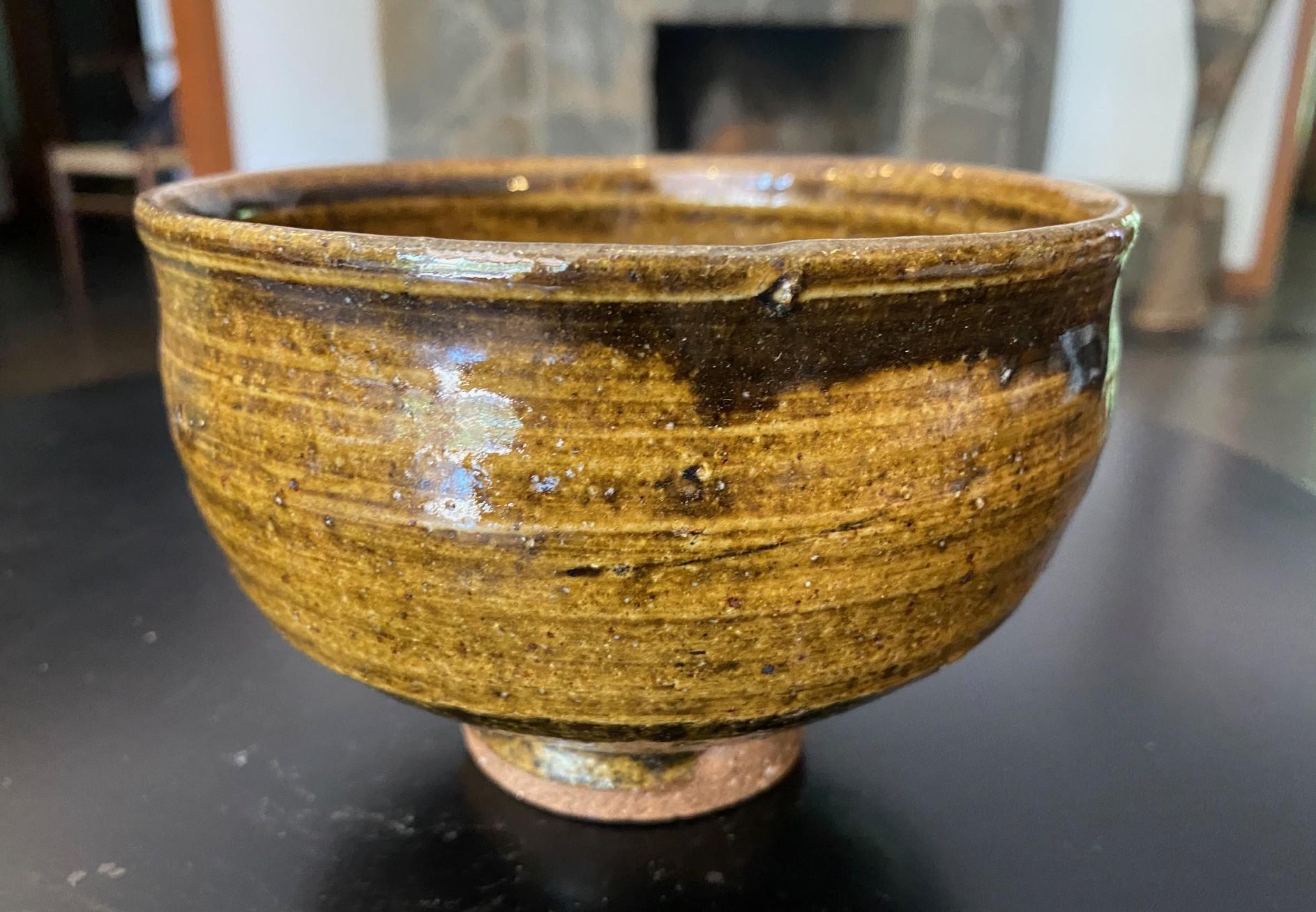 Japanese Signed Wabi-Sabi Pottery Glazed Chawan Tea Bowl Style of Bernard Leach For Sale 1